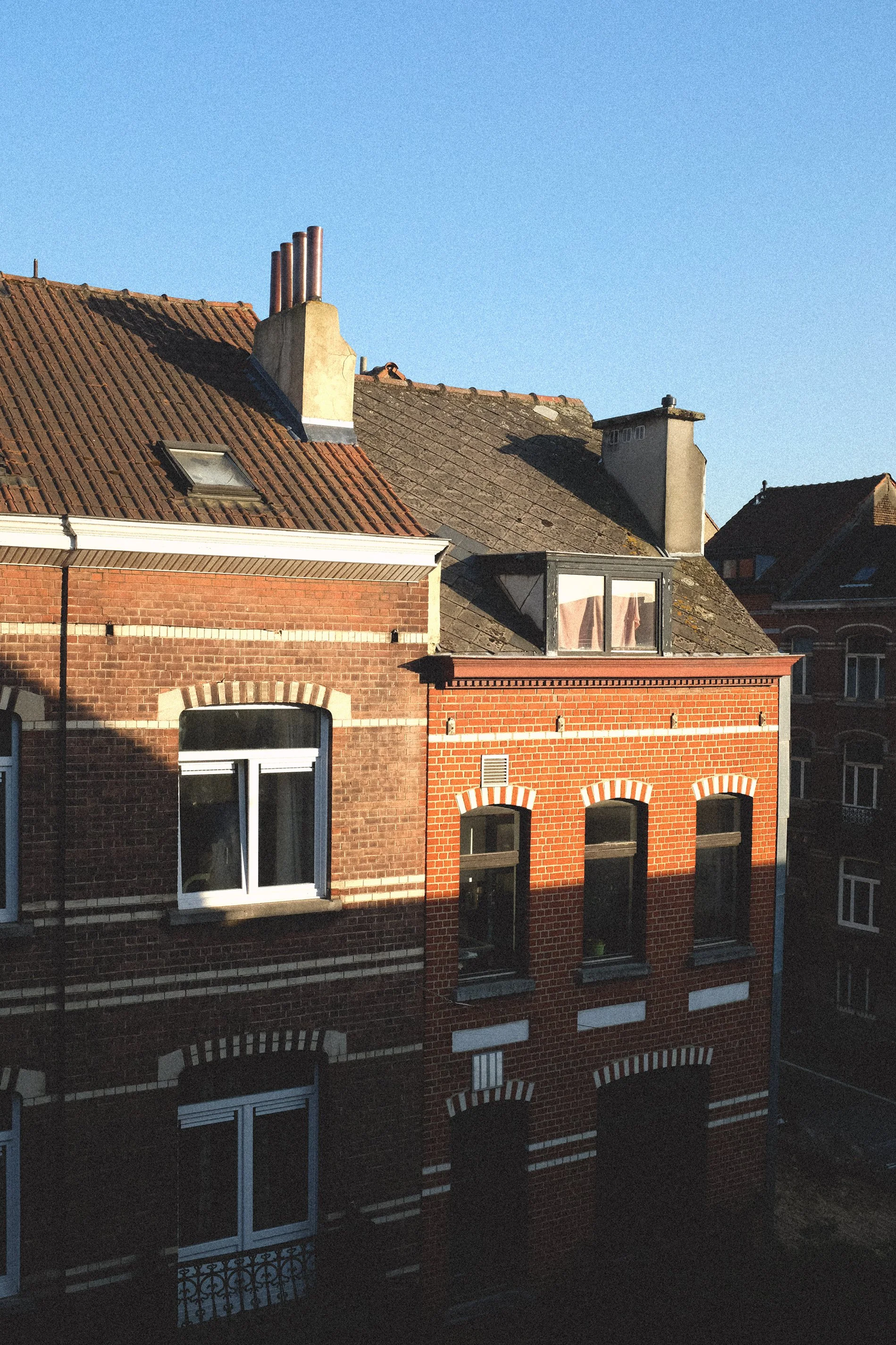 01 / 05 25 / Ixelles