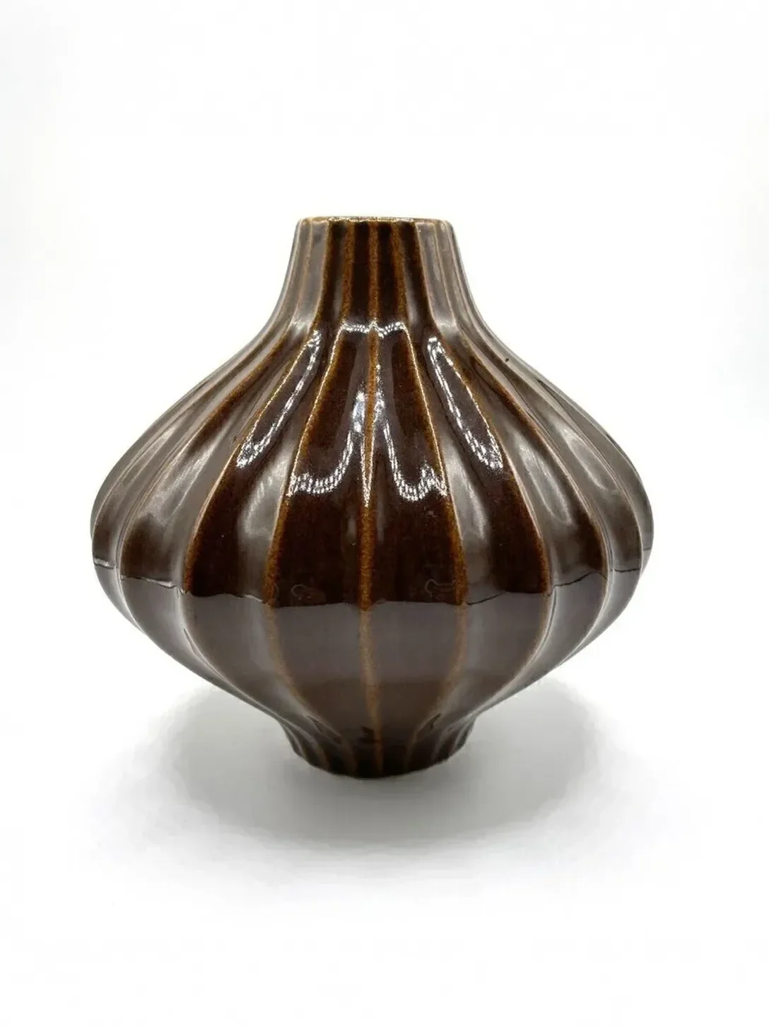 Grit-and-Glam_Products_Jonathan-Adler-Pot_image-2.webp