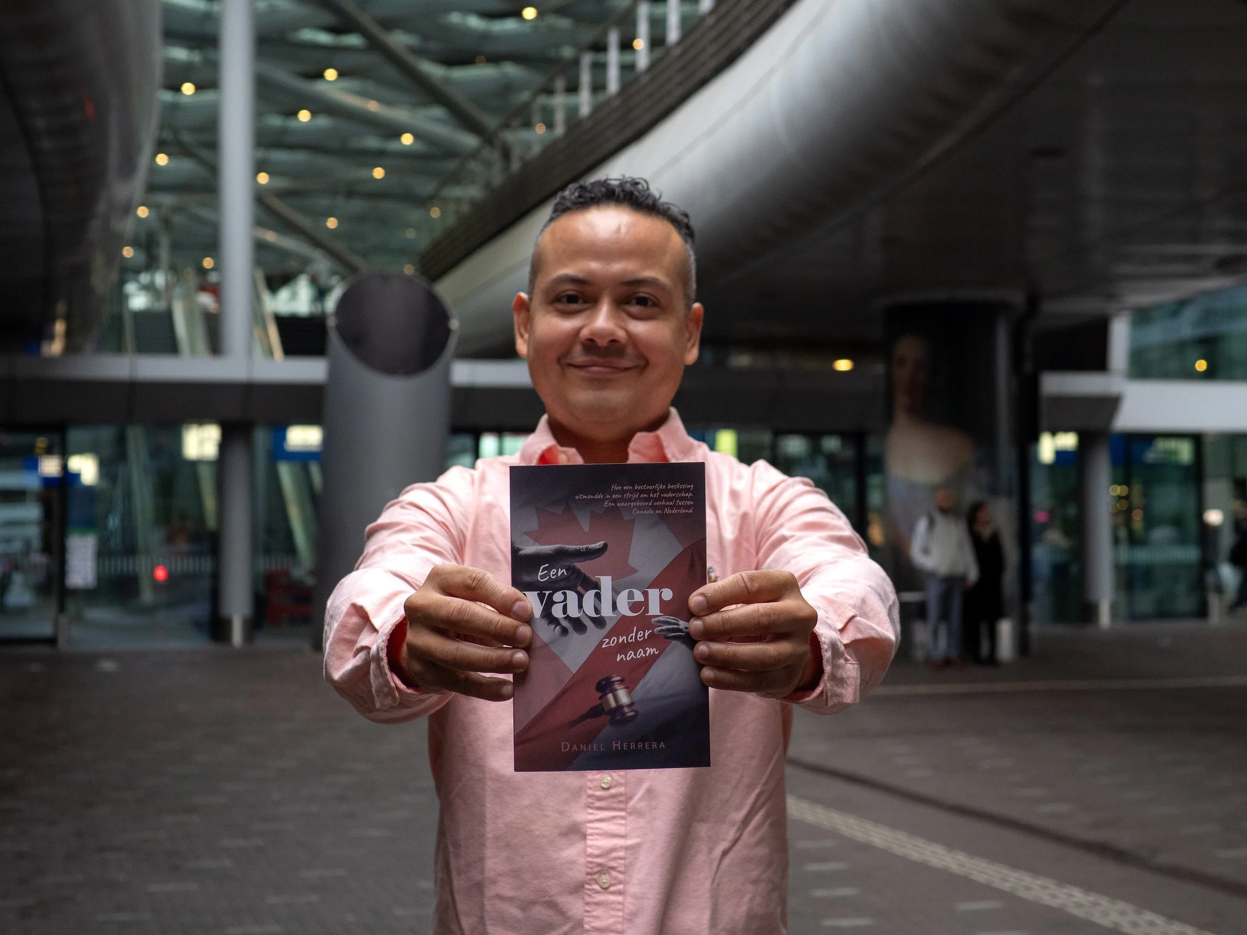 AD-interview met Daniel Herrera over Een vader zonder naam, gepubliceerd op 17 september 2026