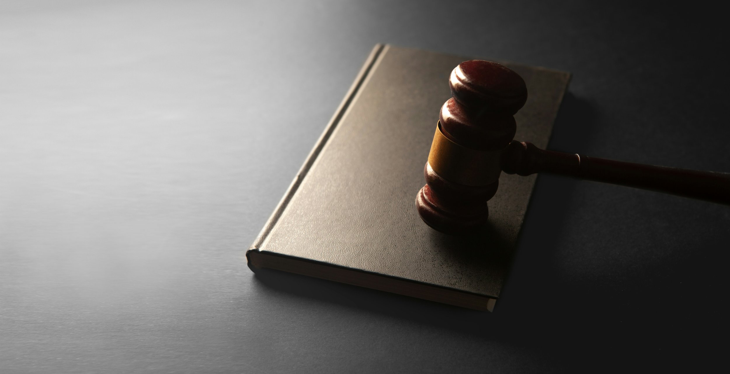Bestuursrechter of familierechter: welke rechter is bevoegd bij een geschil met de gemeente?