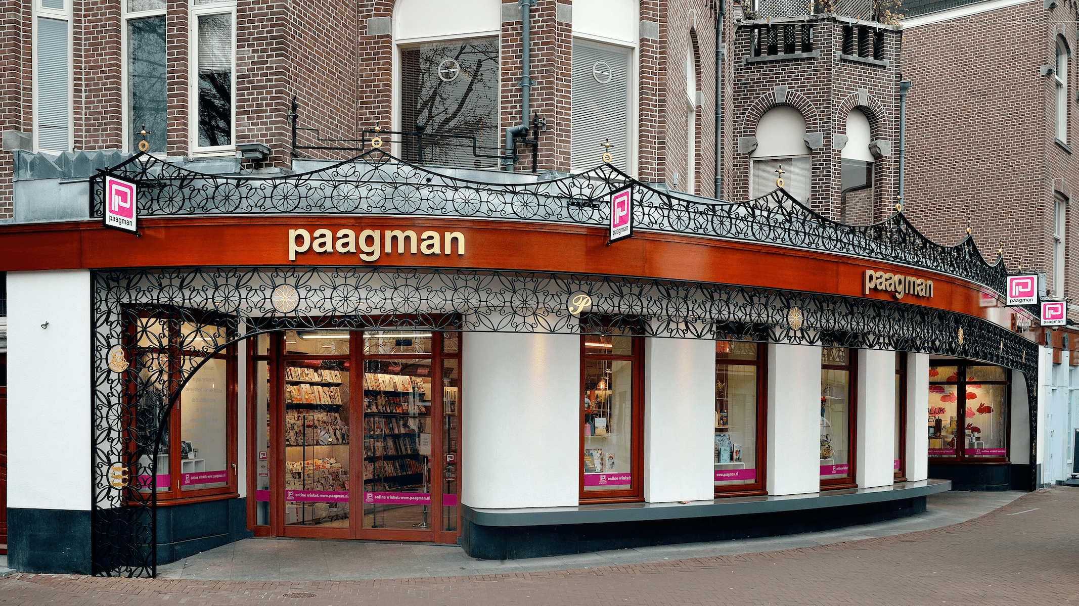 Paagman FRED in Den Haag, fysiek verkooppunt van Een vader zonder naam van Daniel Herrera