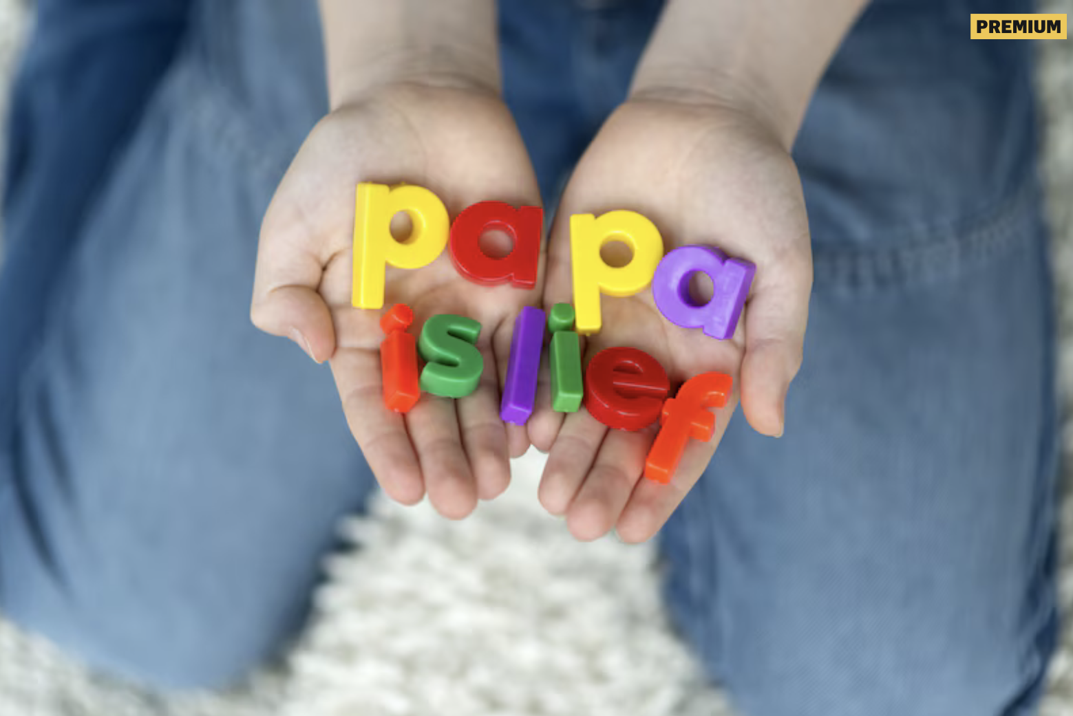 Foto ter illustratie bij AD-artikel over vader Gustavo en registratie als vader in Nederland.