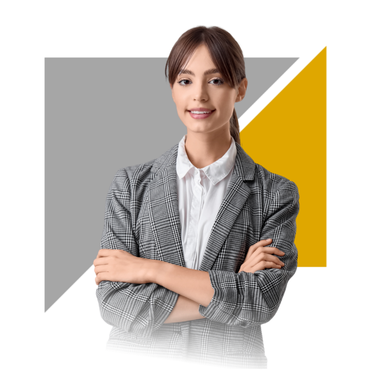Mujer joven sonriendo, vestida con saco de cuadros y camiseta blanca, con los brazos cruzados frente a un fondo artístico colorido.