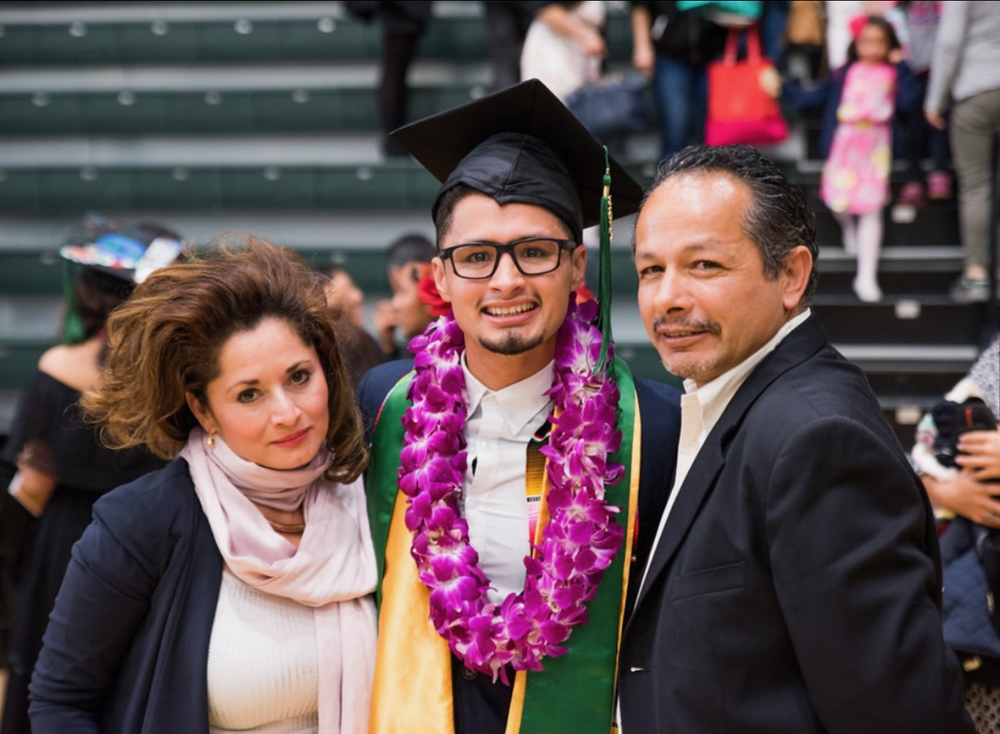 José Dañiel Vargas with his parents