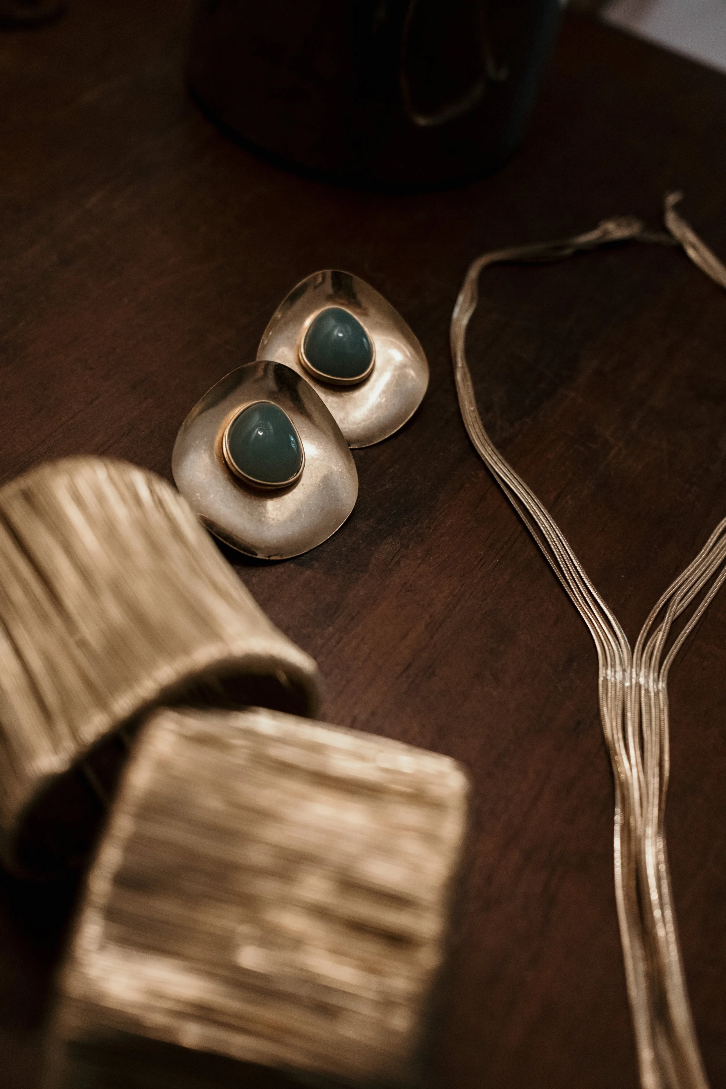 Leonor’s wedding accessories prepared for the day.