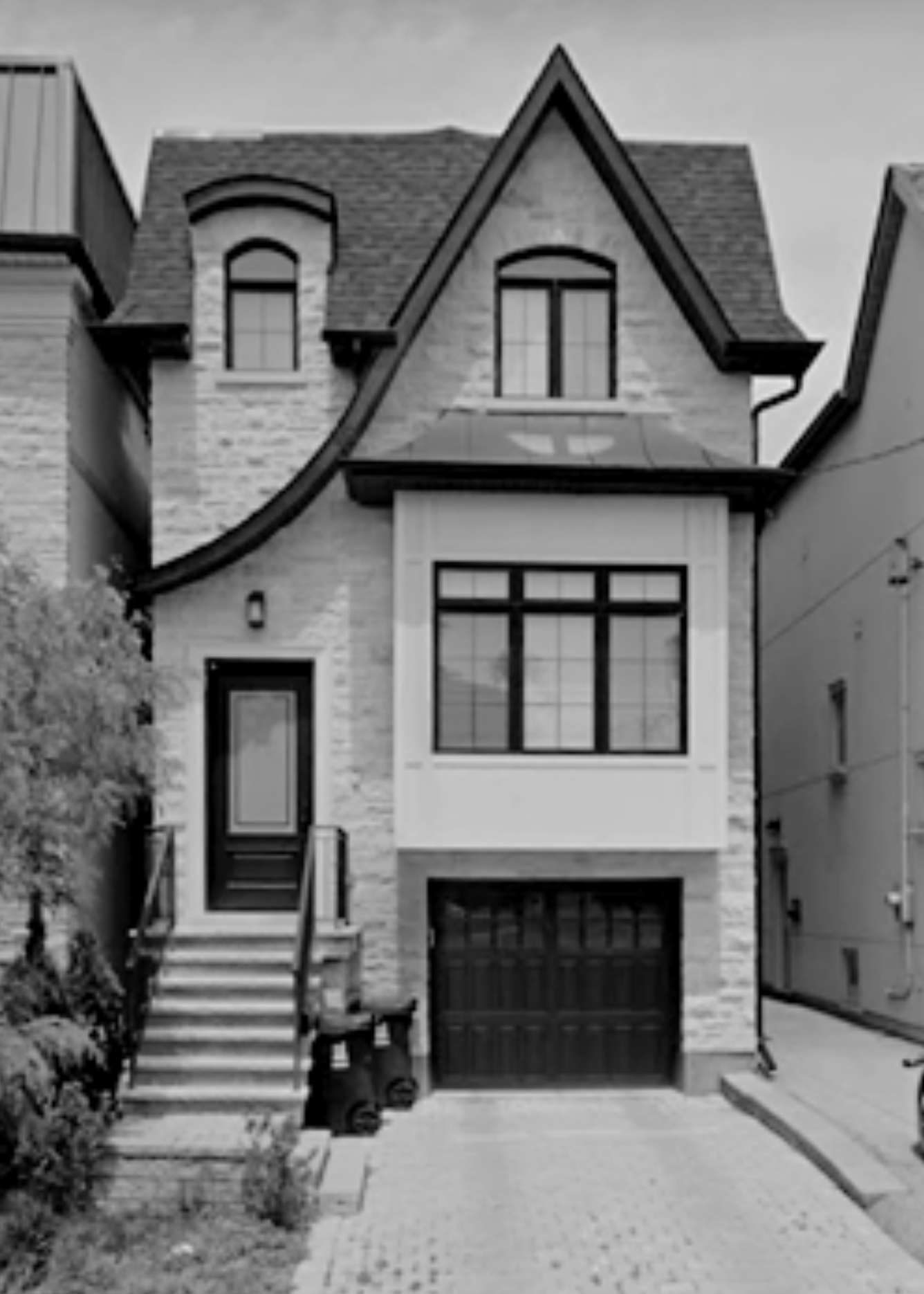 Completed in 2016, this 2,600 square foot residence on Silver Avenue highlights efficient design and quality craftsmanship on a 25-foot frontage. The layout is carefully planned to maximize livable space while maintaining a sense of openness and flow