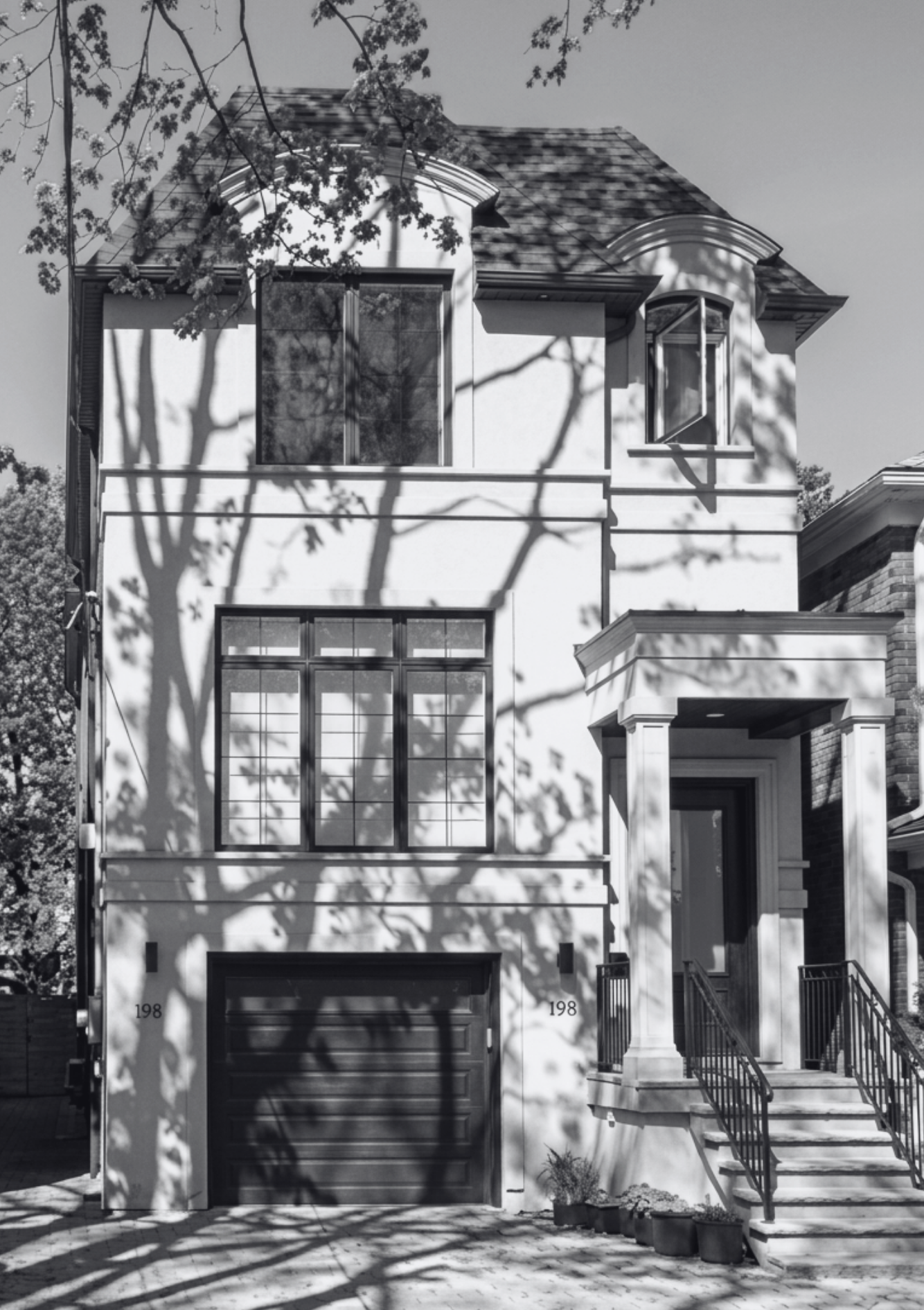 Bayview-Eglinton residence was completed in 2015, this 2,700 square foot custom home in the Bayview–Eglinton area reflects a balance of thoughtful design and urban functionality. Built on a 25-foot frontage, the project maximizes interior space throu