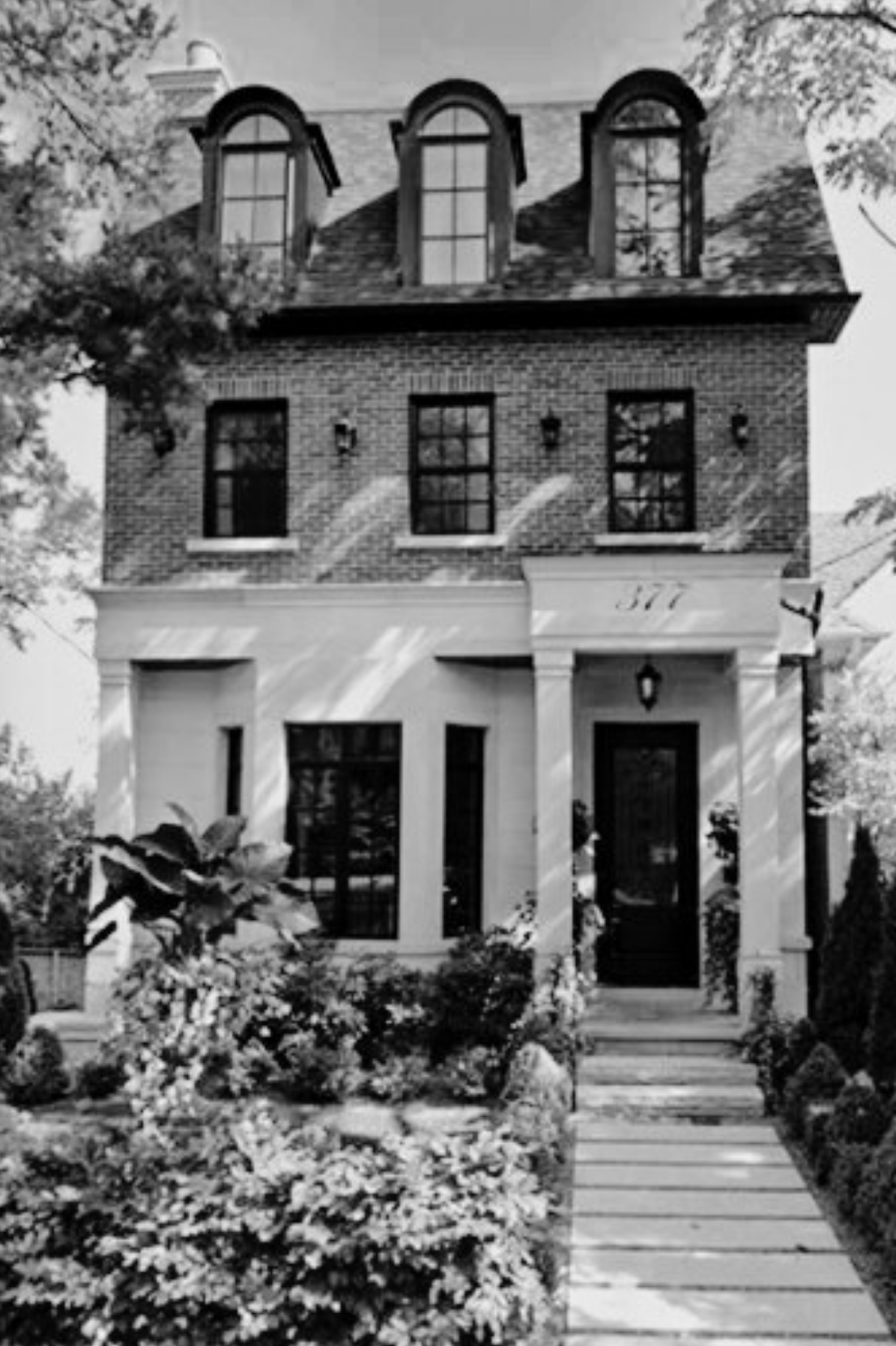 Greenfield Residence, located in the Avenue–Eglinton area, is a 3,200 square foot custom home set on a generous 40-foot frontage. The project is designed to offer a spacious and well-balanced layout, combining functional living areas with refined fin