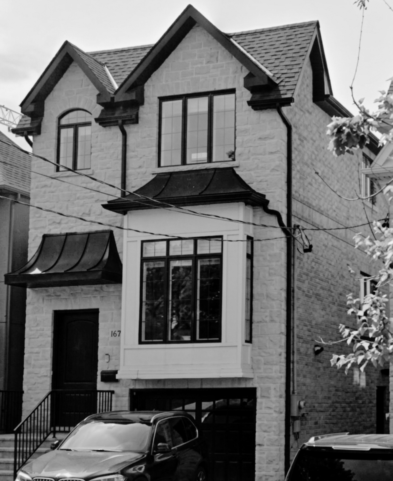 Avenue-Lawrence Area was completed in 2014, this 2,700 square foot luxury home in the Avenue–Lawrence area offers a more compact yet refined living experience. Set on a 25-foot frontage in a well-established and desirable neighborhood, the project fo