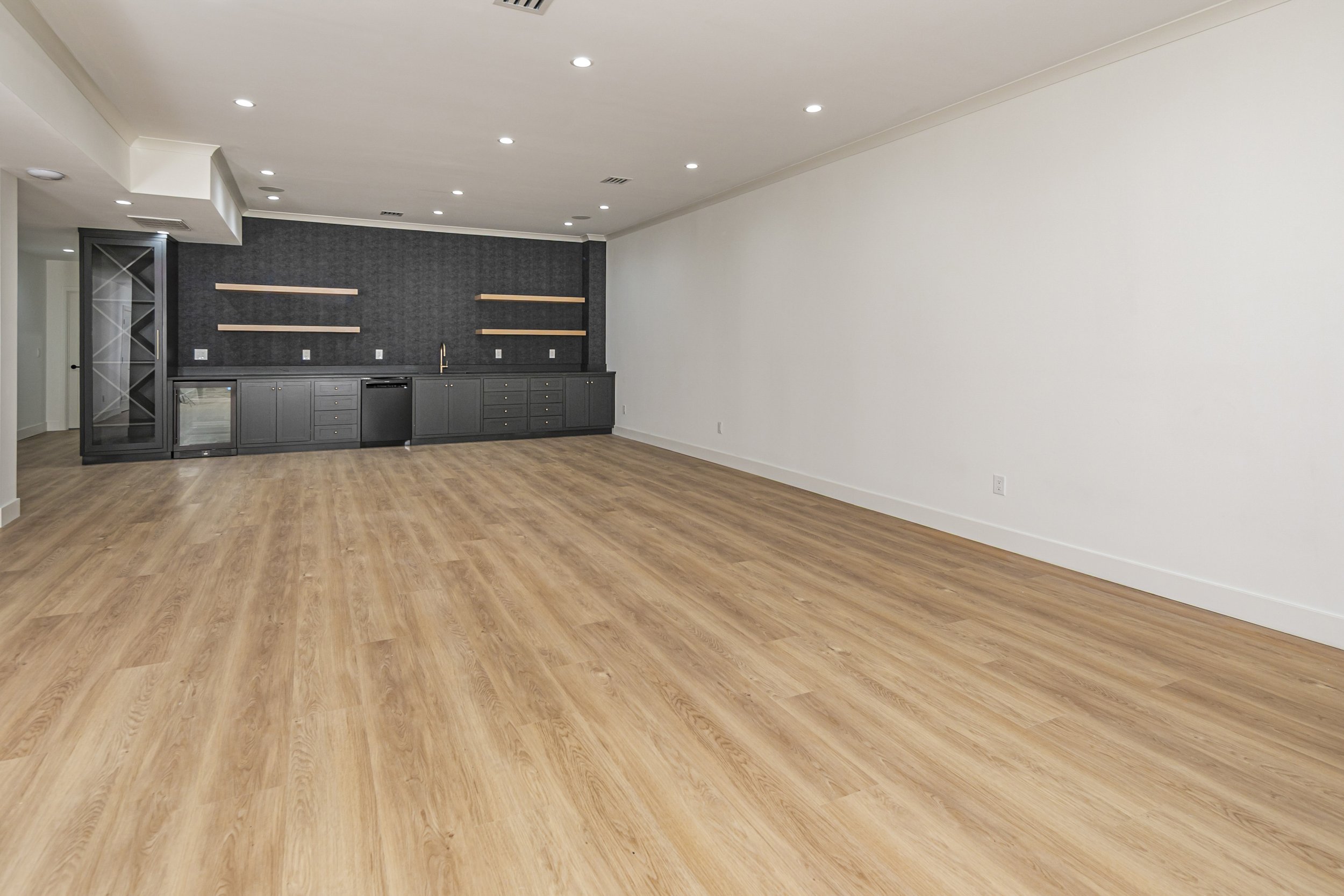 Oak Haven bar and entertaining space