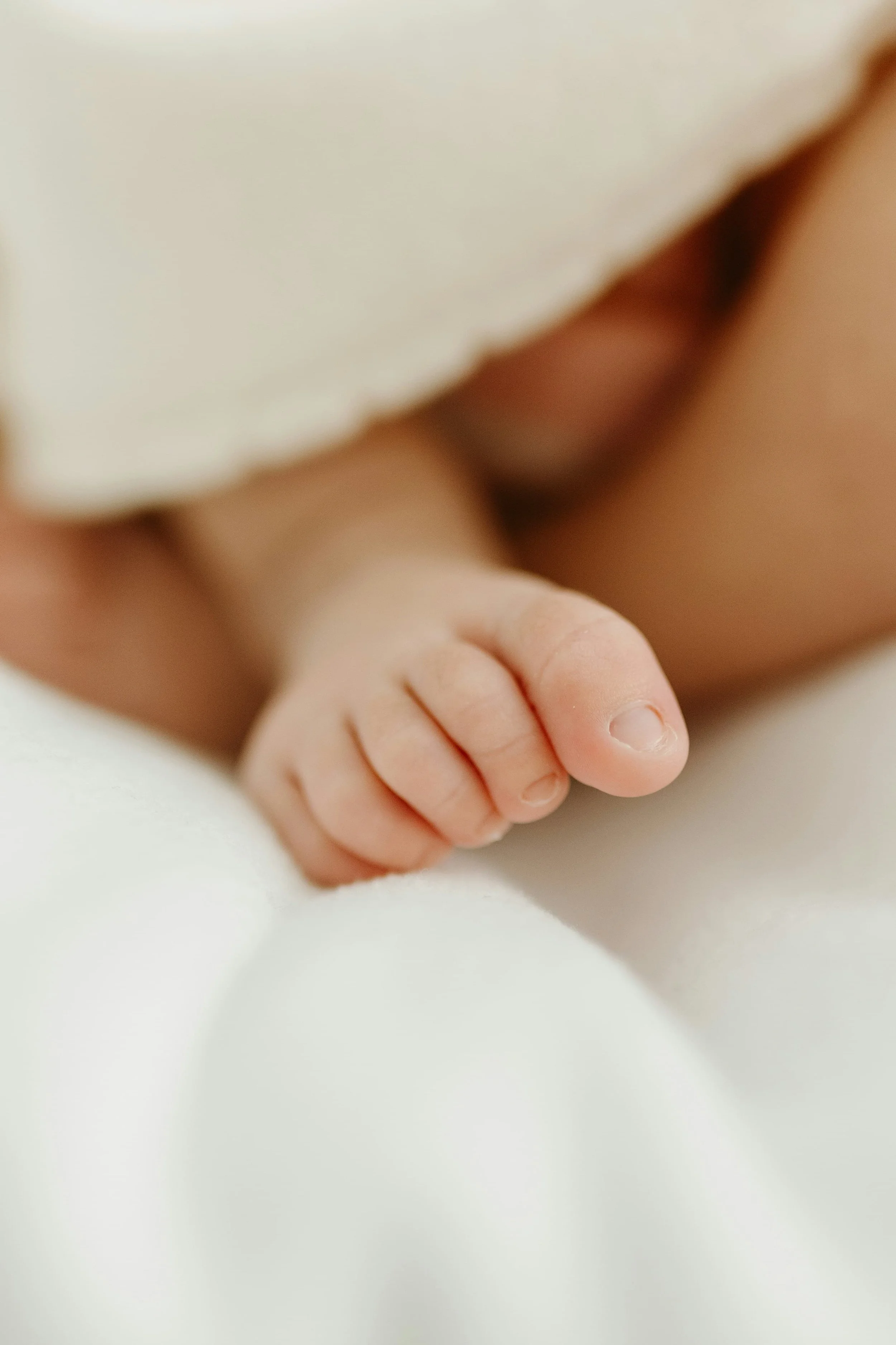 The toes of a baby, who's mom did virtual 1:1 sleep coaching with Rachel Bernhard.