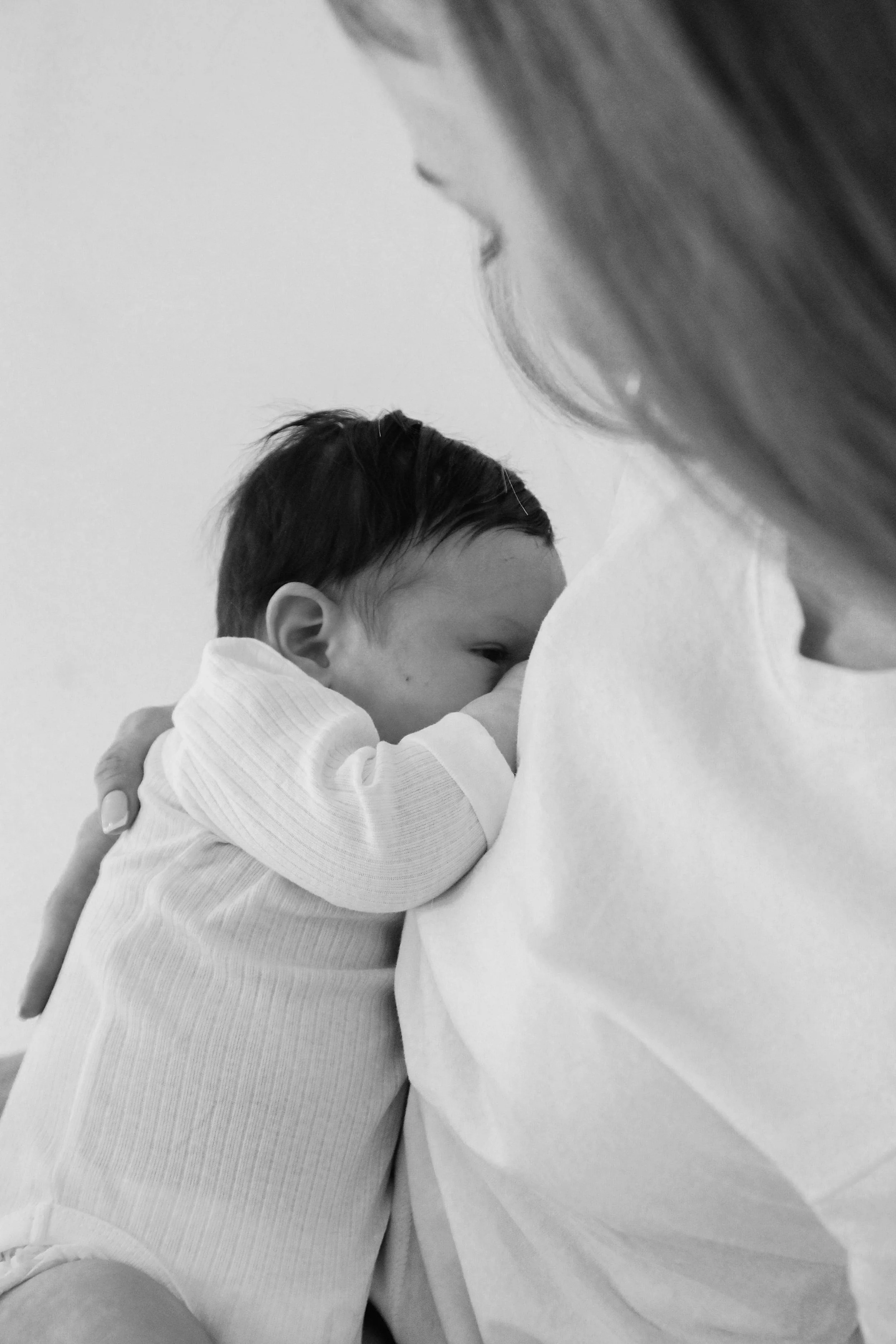 A mother holds her baby after a 1:1 sleep consult and virtual sleep coaching session.