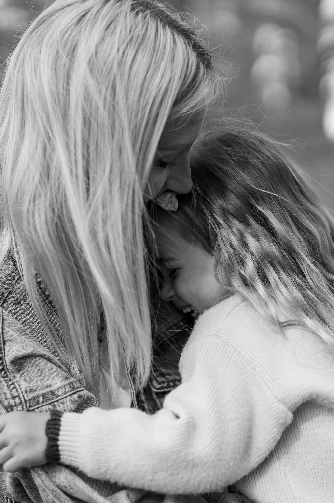 mum and daughter hugging in bluebell woods
