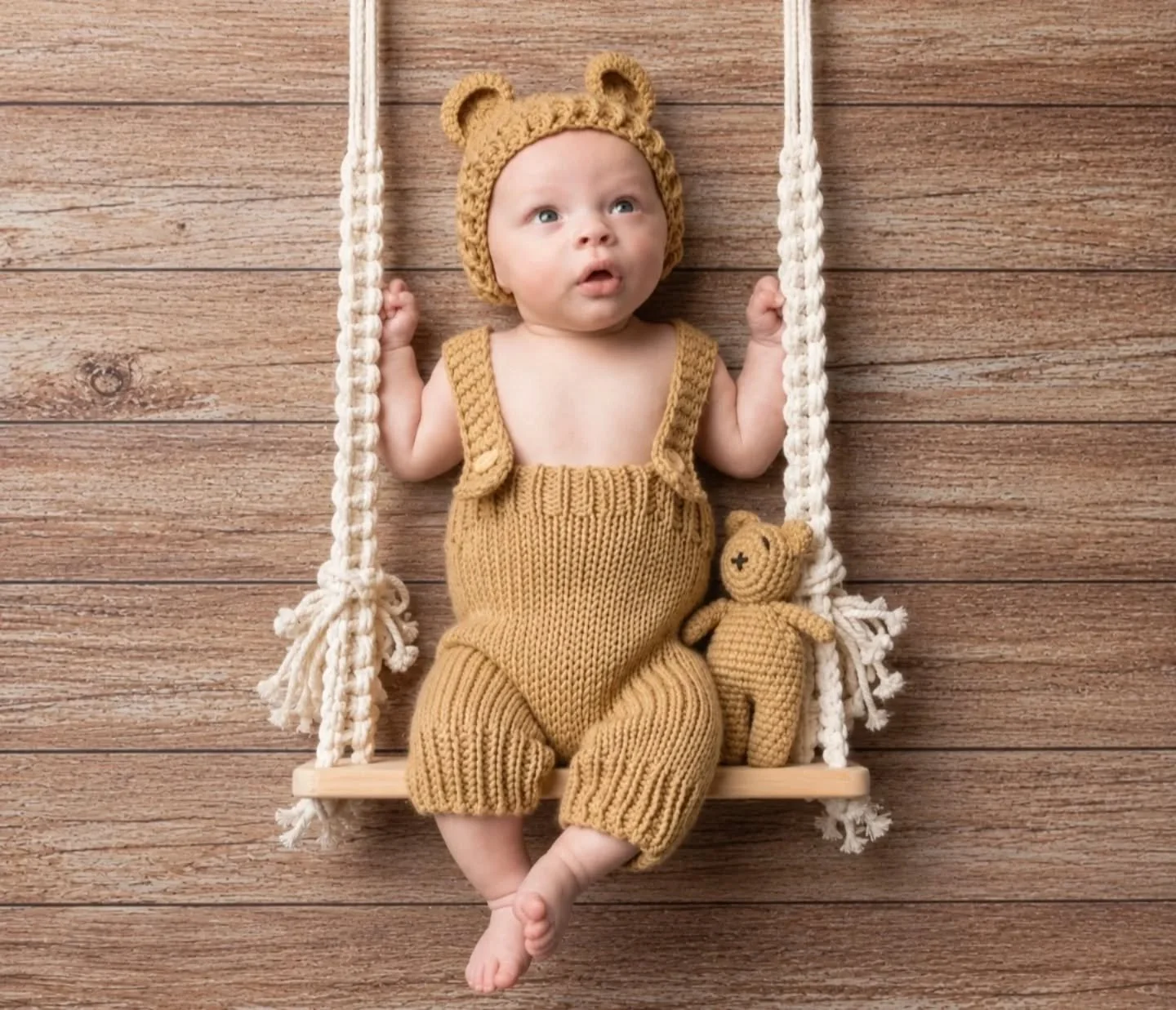 Too cute to bear 🐻✨ Tiny toes, teddy cuddles, and the sweetest little swing session ever. 🤎

#babyportraitphotography 
#braintreephotographer 
#essexportraitphotographer