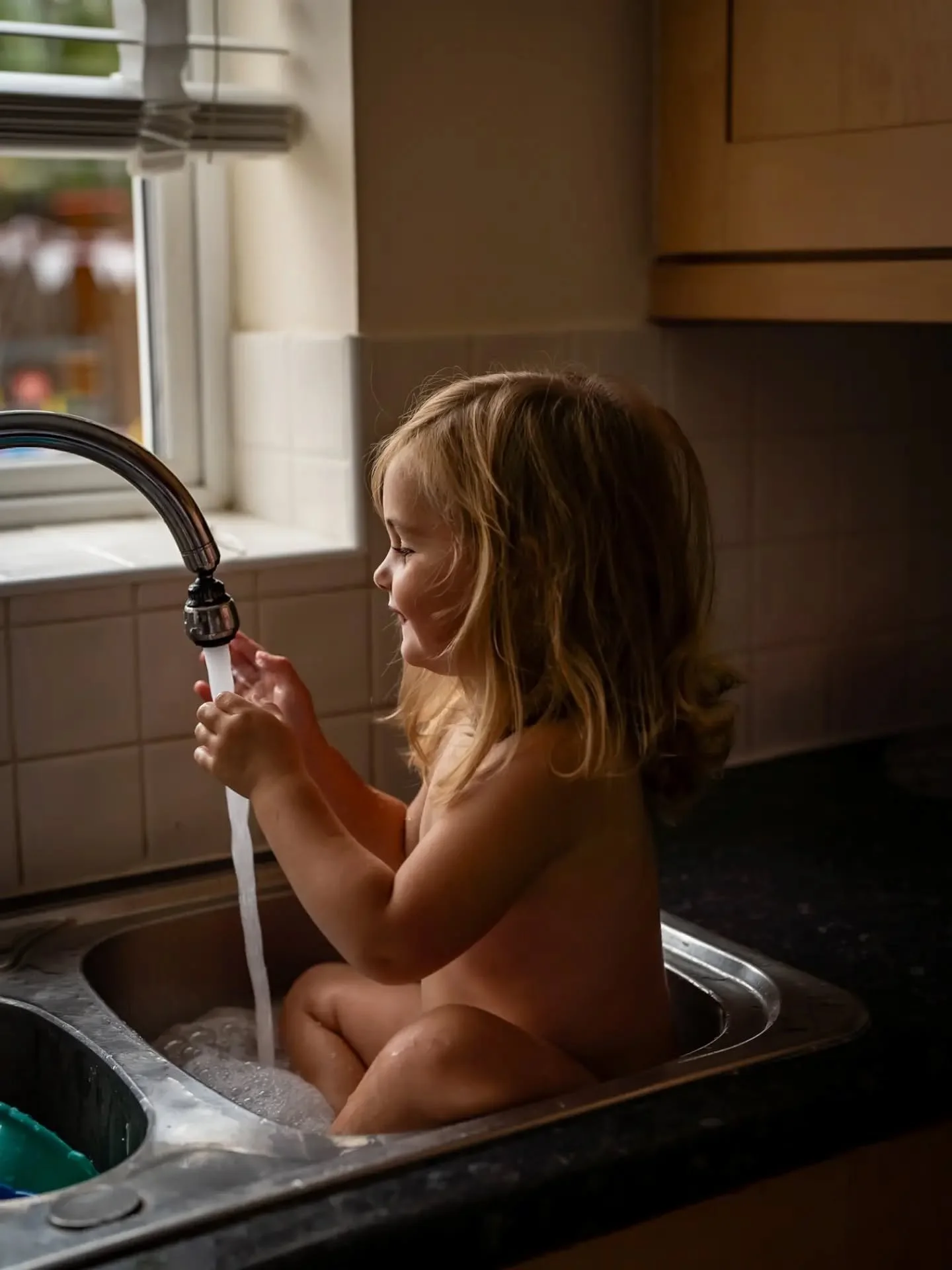 Another one from the At Home, Sink Bath series ☺️

#sinkbath 
#athomephotography 
#essexportraitphotographer 
#braintreeportraitphotographer