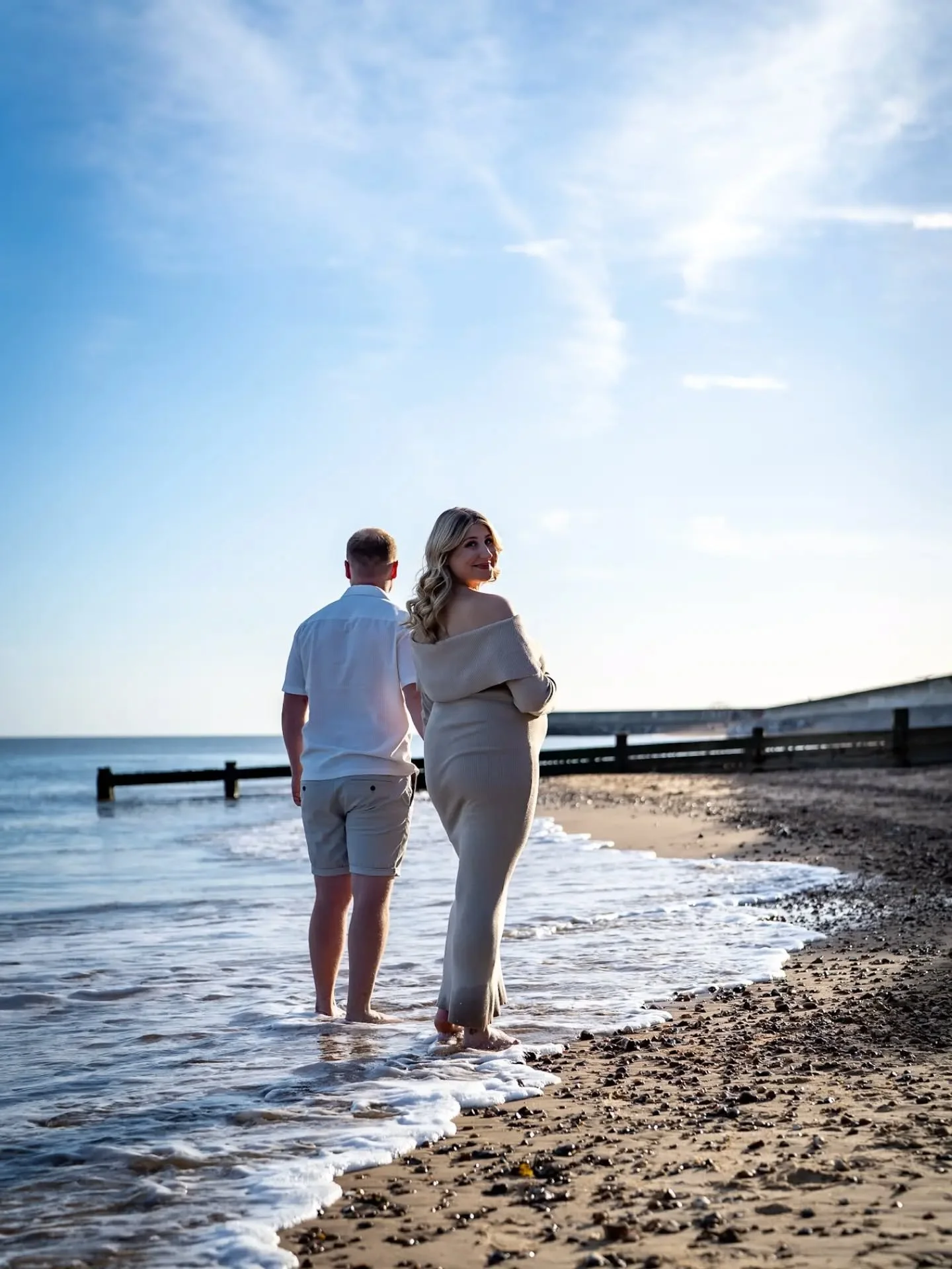 Love this beautiful shot from my maternity session with this gorgeous couple last weekend. 🤍

The setting was just perfect. A peaceful evening by the sea, with the sun slowly going down and creating the most beautiful golden glow. There is something