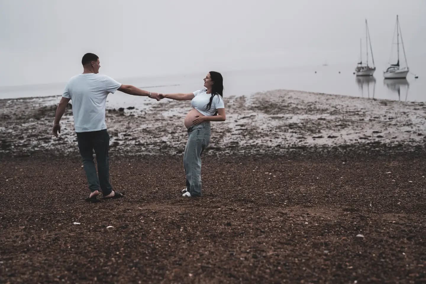 Loving this maternity shoot in the rain. ❤️

What was meant to be a beautiful golden sunset maternity session turned into something completely different, and I absolutely loved it.

The rain brought this gorgeous misty, moody atmosphere, and instead 