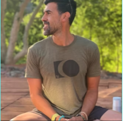 Coach with Anthohny