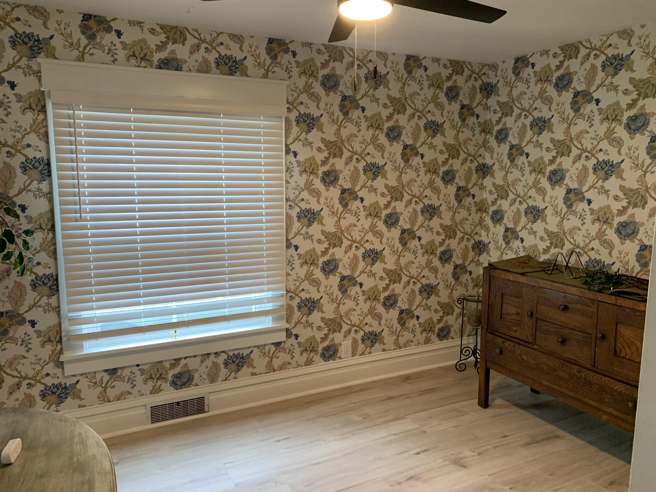 Wallpaper, paper hanging, wallpaper installation, wallpaper professionals
