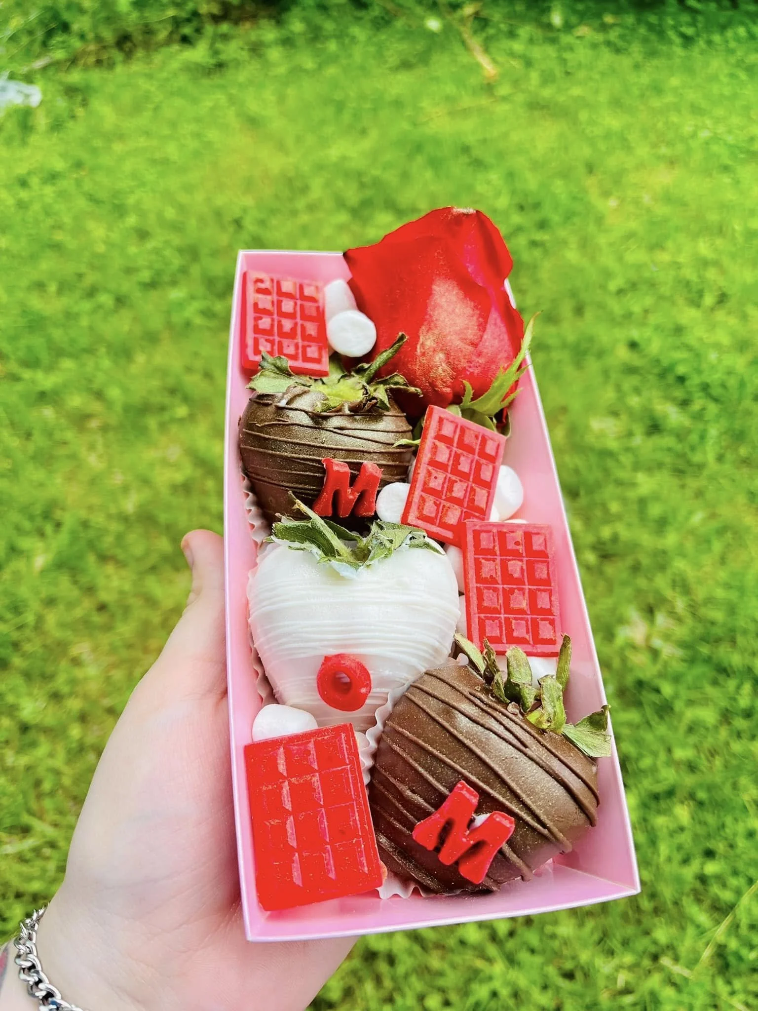 MOM bloom and bite mini box