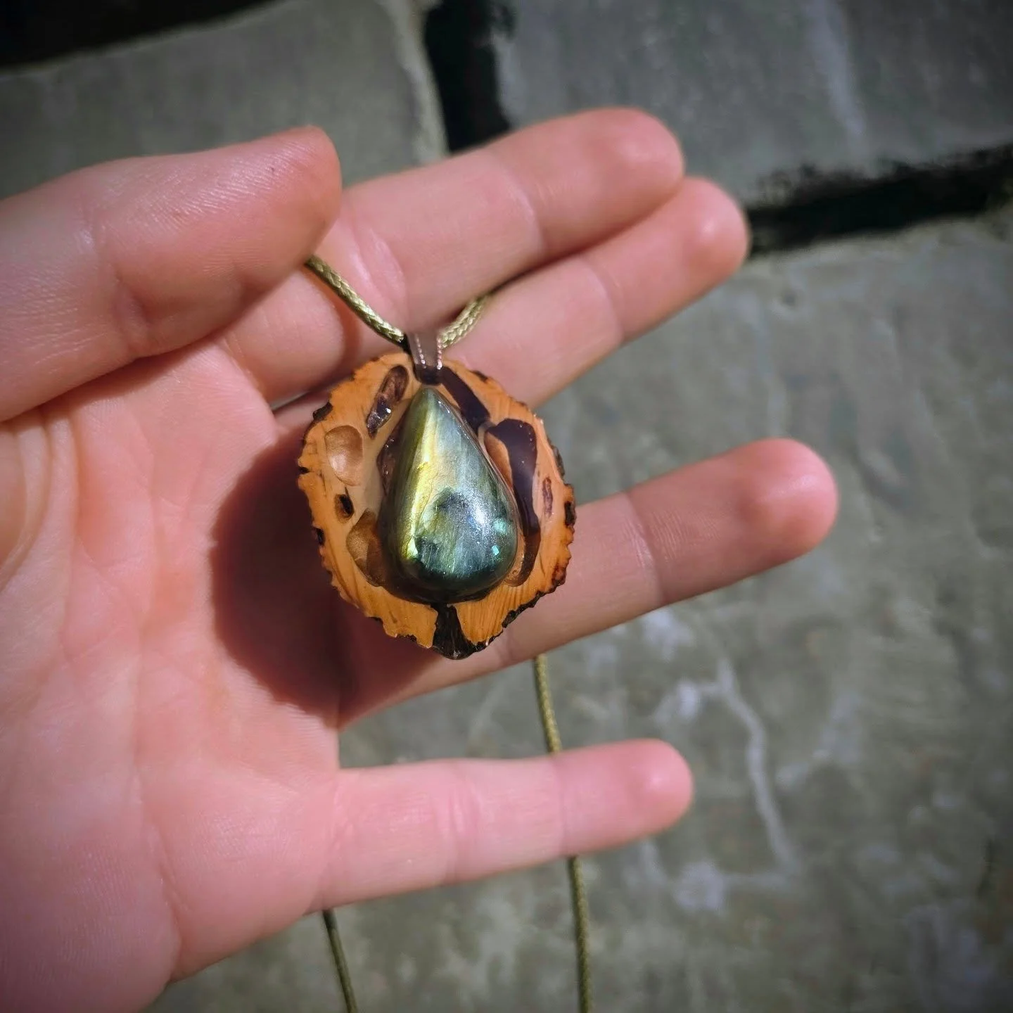 🧚&zwj;♀️Forever my favorite stone ✨️
.
.
.
.
.

#laboradite #naturaljewelry. #diycrafts #bohojewelry #festivaljewelry