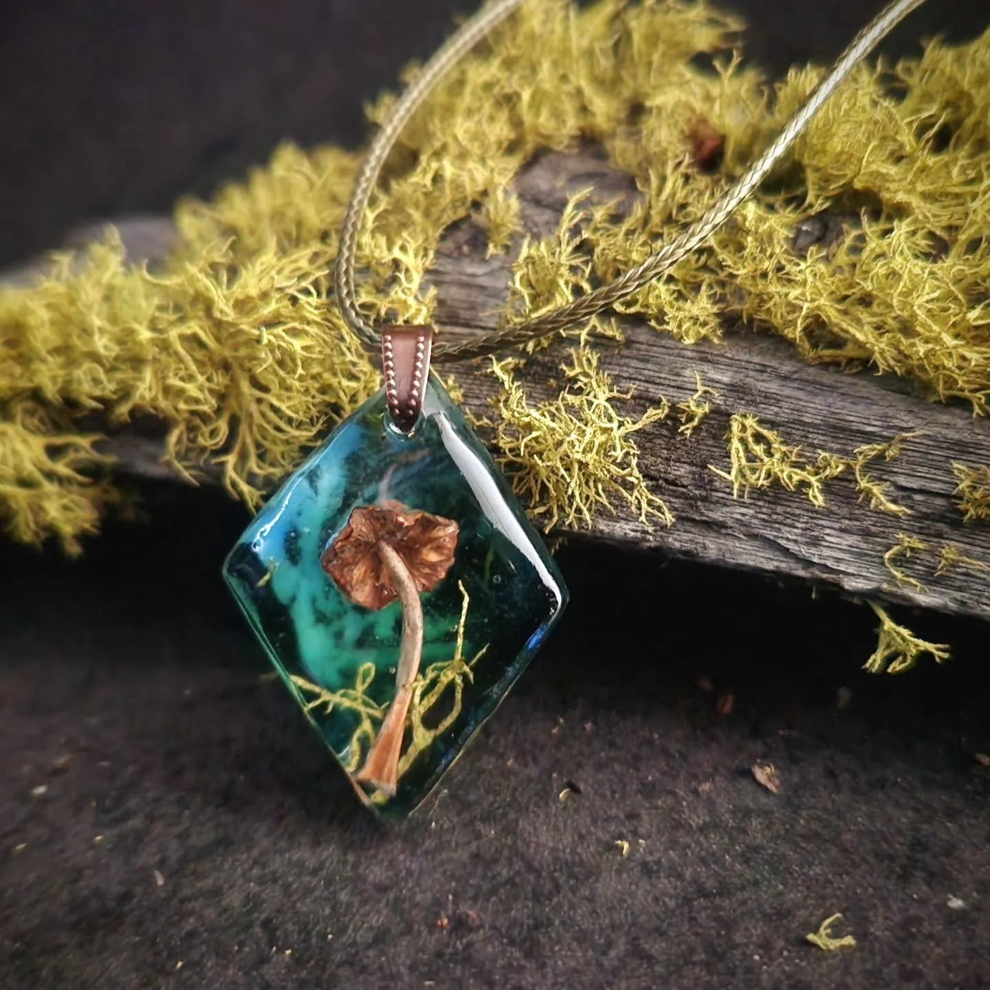 In love with these glow in the dark pendants 💚✨️
.
.
.
.
.

#glowinthedark #mushrooms🍄 #mushroompendant #resin #resinpendant #resincrafts #resinjewelry #jewelryofinstagram #diy