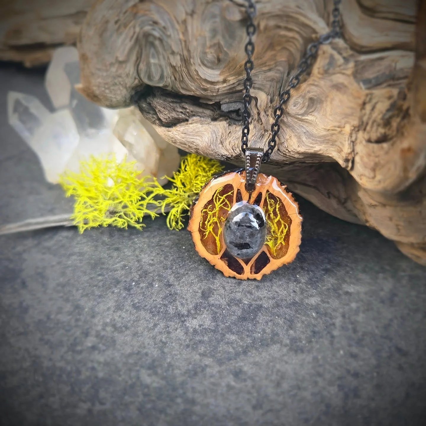 Born from the earth, holding quiet strength 🌿

This piece is a reminder to stay grounded while you grow.

 www.saraannaart.com
.
.
.
.
.

#earthmagic #groundingenergy #handmadewithlove #crystalhealing #sacredfeminine