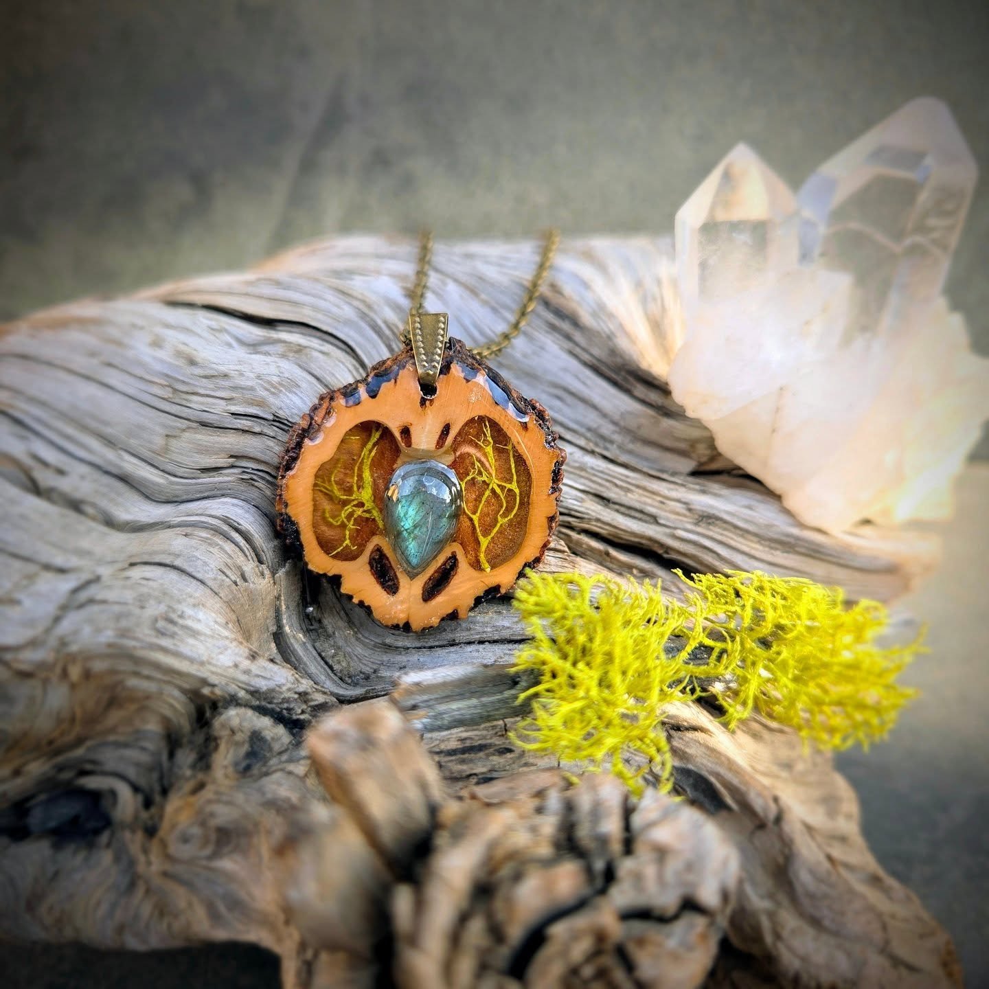 I made this one with labradorite, moss-like roots, and warm wood tones because I wanted it to feel like finding a hidden piece of the forest after a long walk. Quiet, grounding, and alive ✨

Creating these pieces has honestly become such a healing pr