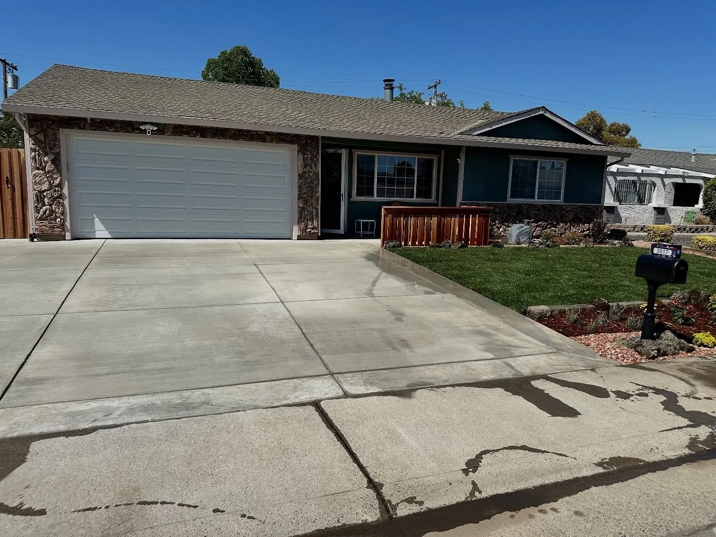 A collab with the best in the west, concrete work provided by yours truly and the beautiful landscaping work done by my brotha @michael_gaskey. Message us to schedule a FREE ESTIMATE 🙏🏼

#DixonCA #VacavilleCA #SacramentoConstruction #NorCalContract