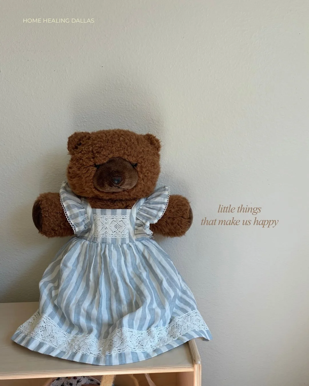 HOW TO REPURPOSE/ RECYCLE 
🧸Teddy bear dressed in a baby&rsquo;s dress that no longer fits the baby

⚙️Old kitchen sieve being used with chalk to make colorful powders 

🎂Expired pantry spices mixed with mud to make little mud cakes with powdered c
