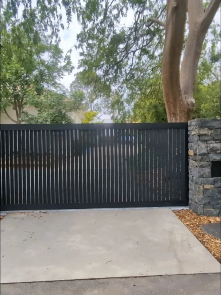 Project we finished at the end of 2025! 

Our team built this drystack nimmitabel basalt entryway! 

It has inbuilt lights and a @milkcanoutdoor mailbox! 
Along with new fences and garden beds on the project 

#stone #landscapeconstruction #landscape