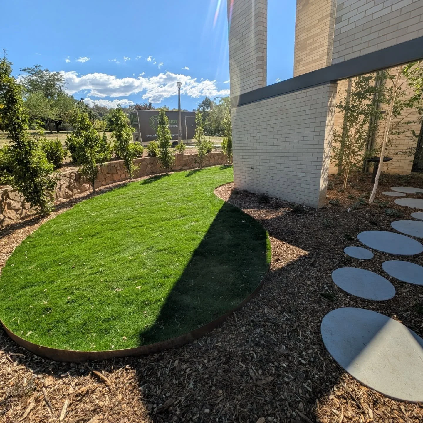 Red Hill project. 
Finished in January 2026. 

Combination of steel edging complemented by these awesome  @anstonarchproducts round concrete steppers roaming through Silver Birch garden beds. 

Thanks to our friends at @rivturf for the tiff tuff turf