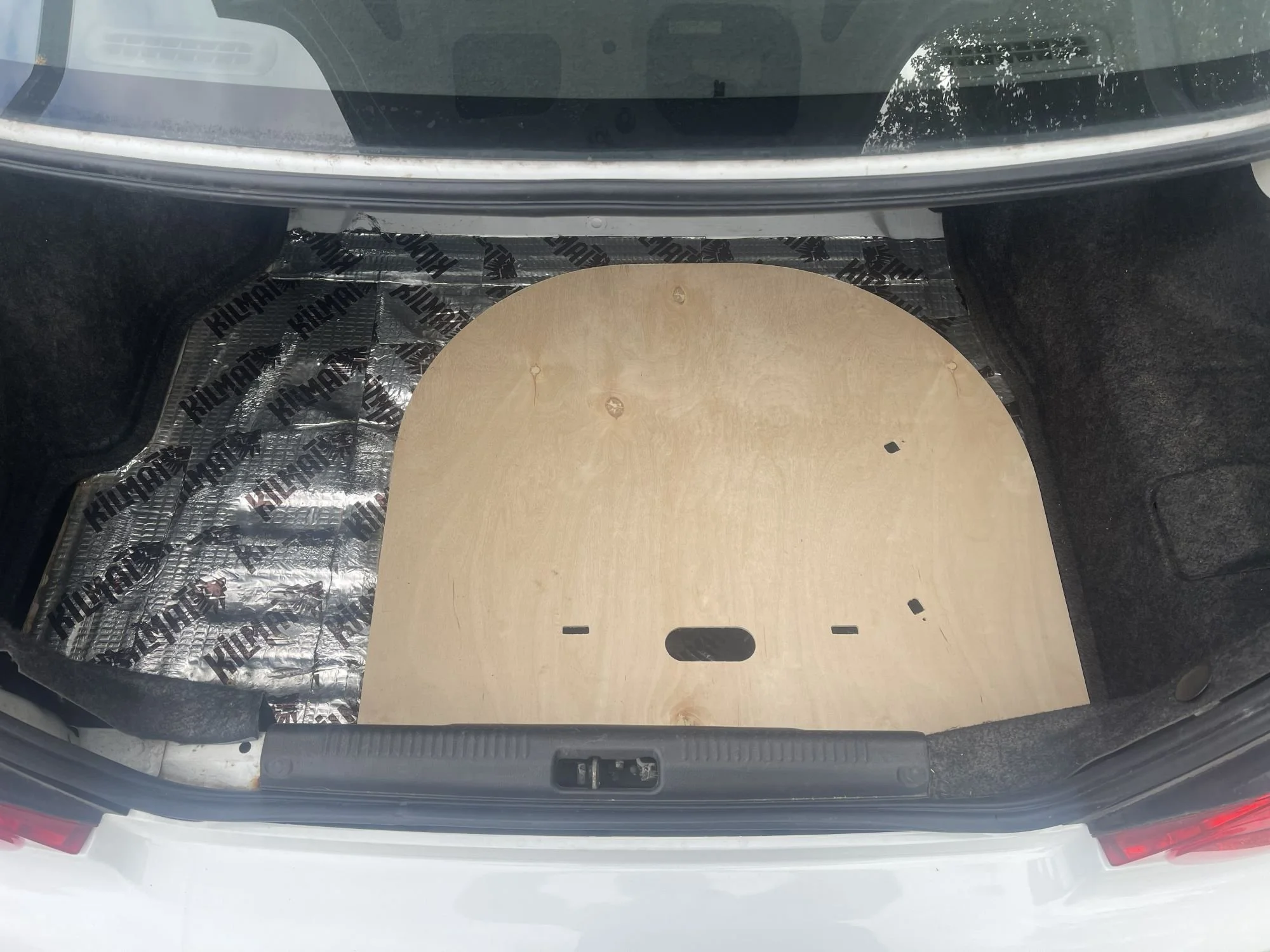 subaru-impreza-wrx-sti-2002-2007-sedan-trunkboard-fitment-03.jpg