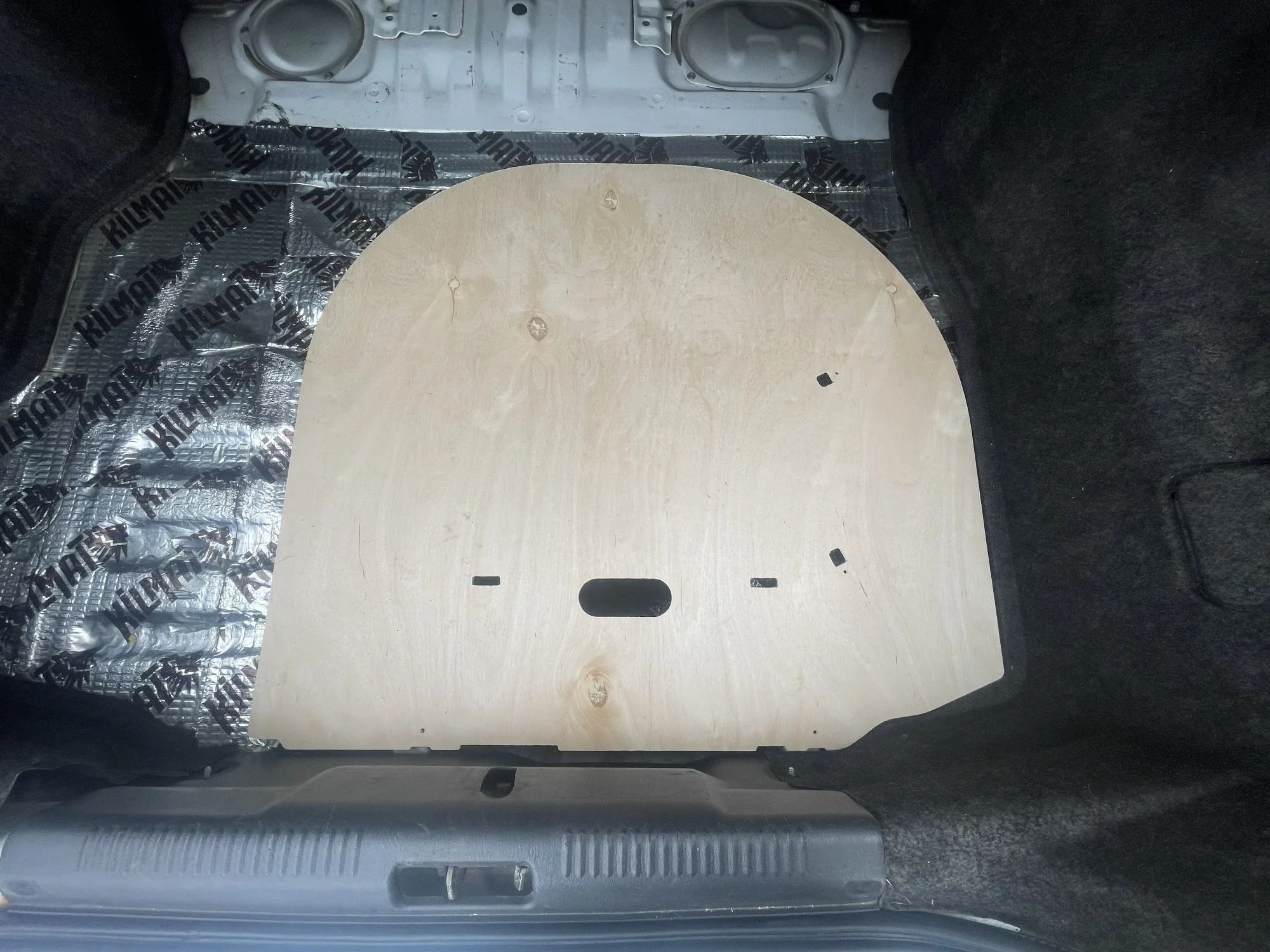 subaru-impreza-wrx-sti-2002-2007-sedan-trunkboard-fitment-01.jpg