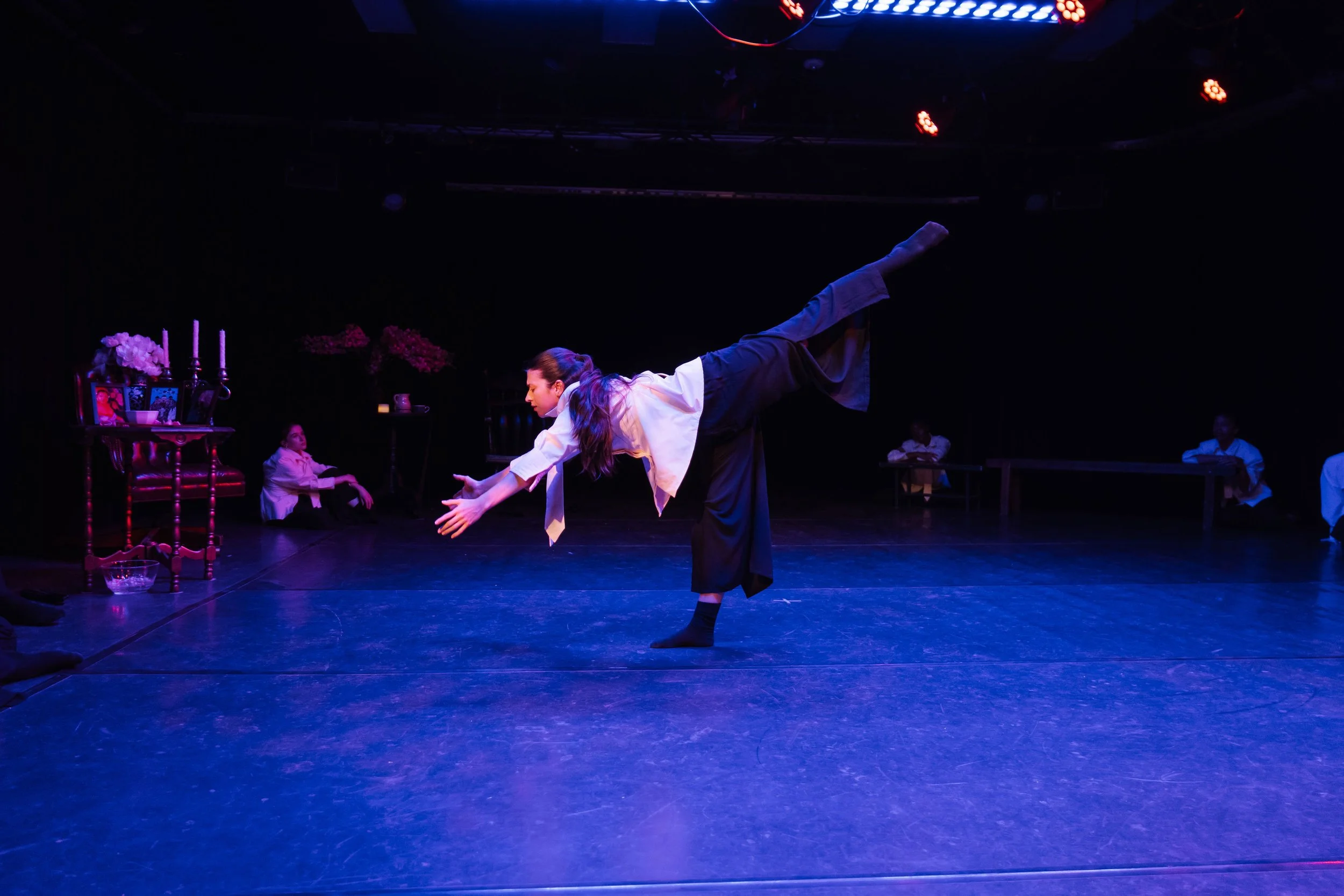 Nadia Milad Issa - Choreography - MFA Thesis
Rebecca Couch - Stage Manager
Sandi Rodriguez-Gonzalez - Lighting Operator 
Kay Currier-Graves - Lighting Designer
Photos by @Monserratscamera 