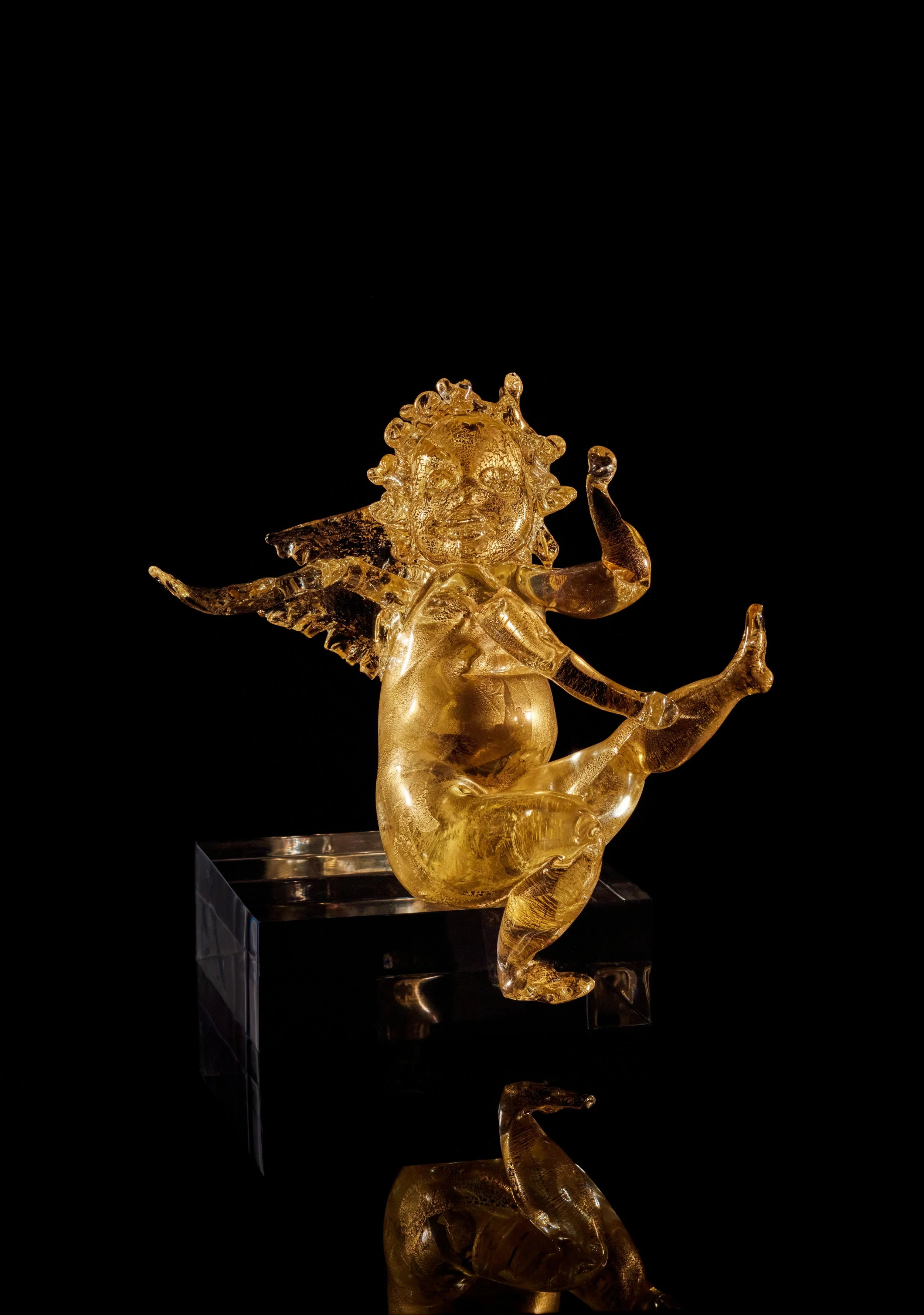 Dale Chihuly (American, born 1941). Assistant by Pino Signoretto (Italian, 1944-2017).  Gilded Winged Putti , about 1995. blown, and hot-sculpted glass; applied gold leaf. 9.5 x 8.25 x 5.25 inches. Cafesjian Art Trust Museum, 2022.0367.1. © Chihuly S