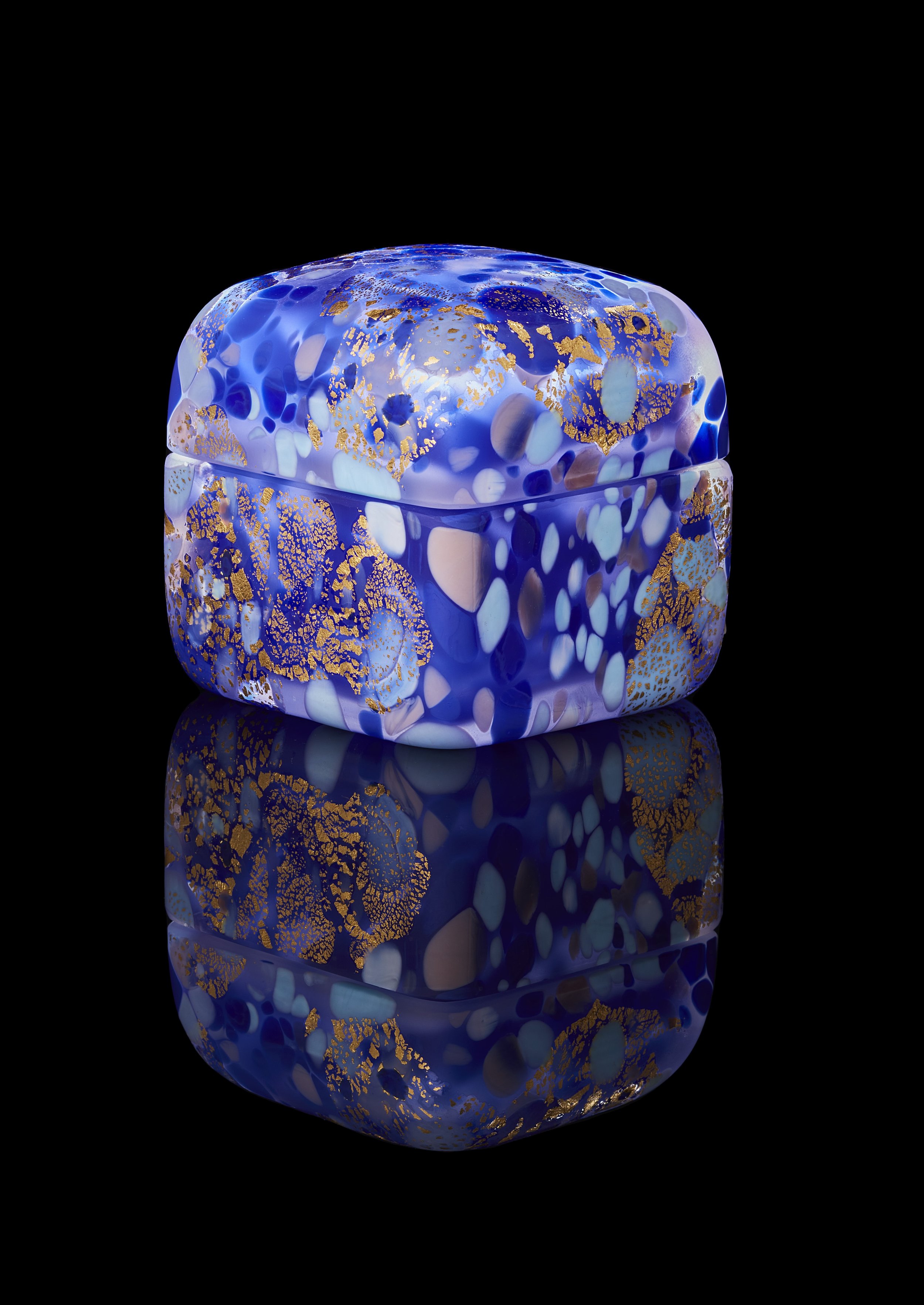 Kyohei Fujita (Japanese, 1921–2004).  Lidded Box . Made in Japan, sometime between 1970–1990. Mold blown and cased glass with applied glass frit and gold foil; acid etched. 3 3/16 × 3 1/8 × 3 1/8 inches. Cafesjian Art Trust, 2022.1235.1. 