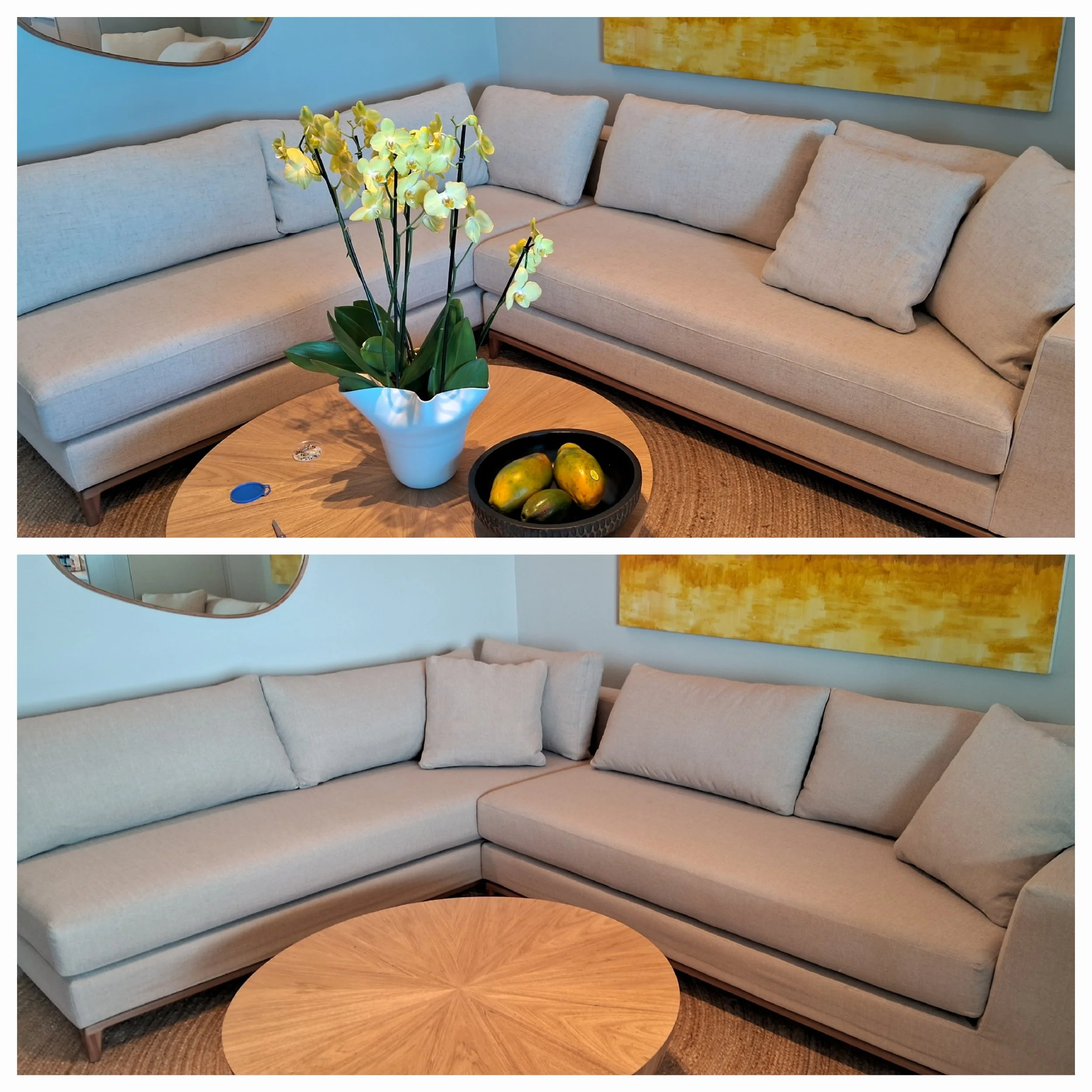 Duas fotos de uma sala de estar com sofá peruñal de canto com almofadas, uma com várias almofadas e uma com poucas, uma mesa de centro de madeira com vaso de orquídeas brancas e uma tigela com frutas, e um quadro amarelo na parede ao fundo.