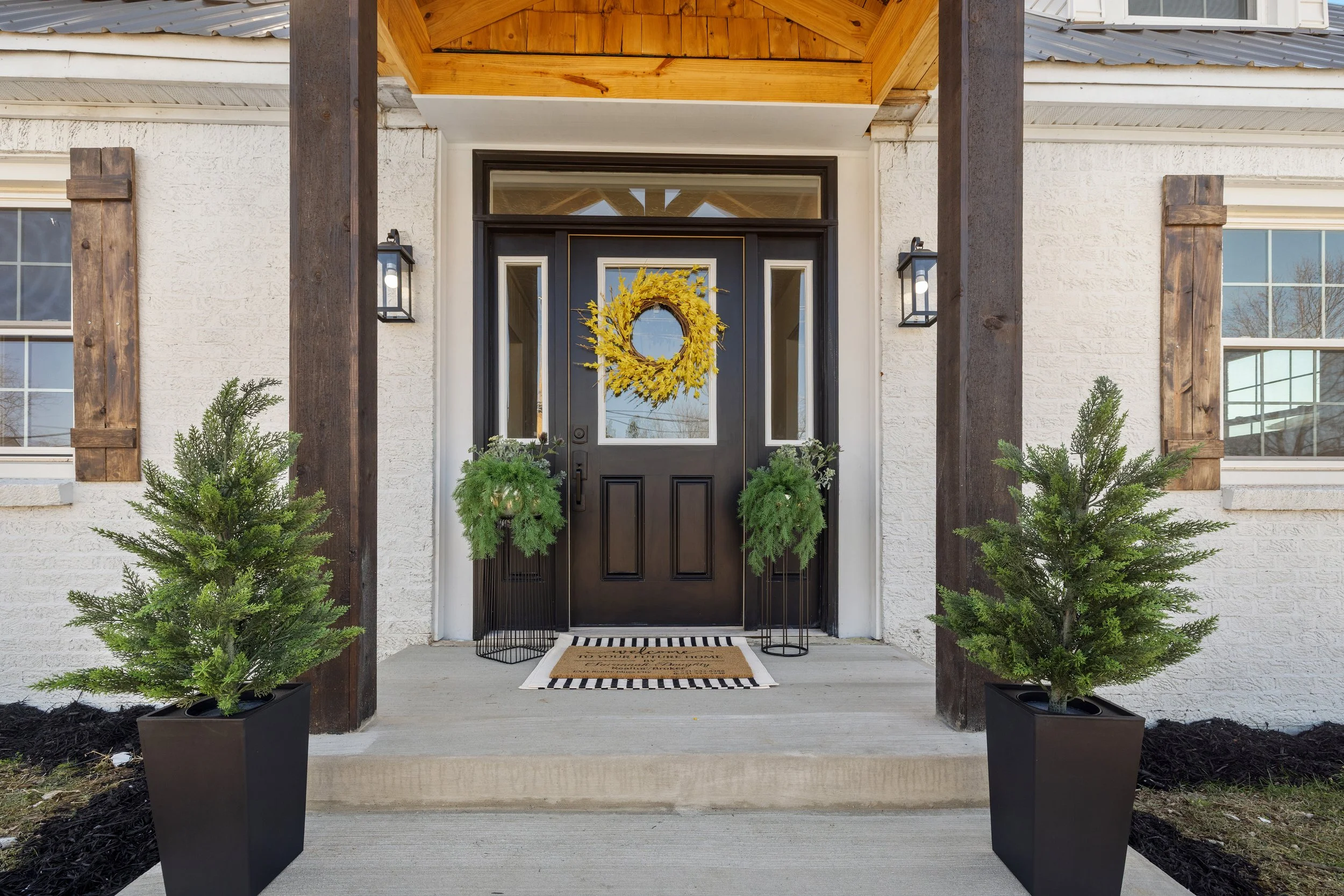Front porch staging in Dresden TN with inviting seating and enhanced curb appeal