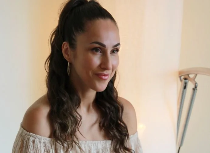 Layla offering clear reflection and insight, supporting deeper self-understanding and direction through Astrology and Tarot.