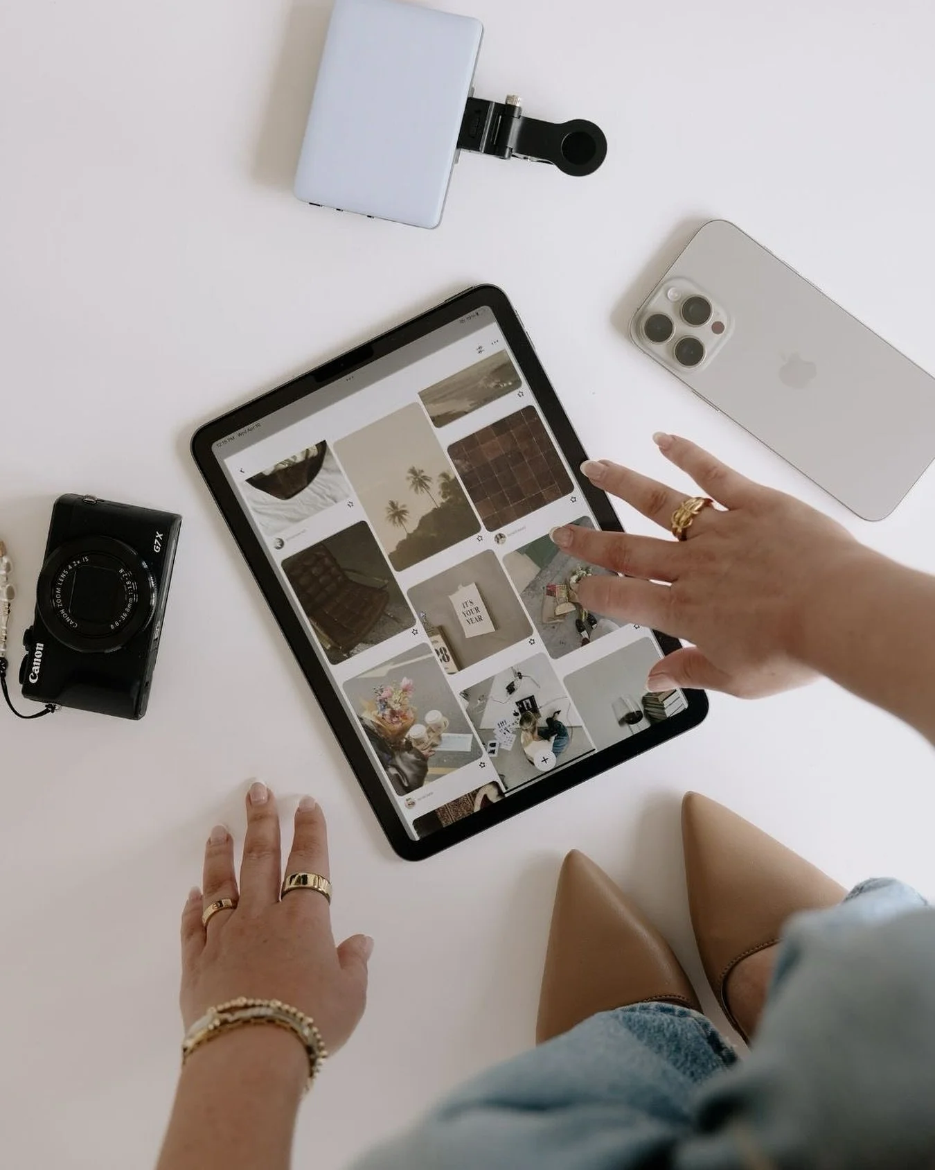 Let&rsquo;s chat: Moodboards 🌟📷☕️📱

Once you&rsquo;ve signed with Studio Six, we&rsquo;ll kick things off by creating a custom mood board just for your brand.

This..
&mdash; sets the tone for the content we&rsquo;ll be creating
&mdash; helps us v