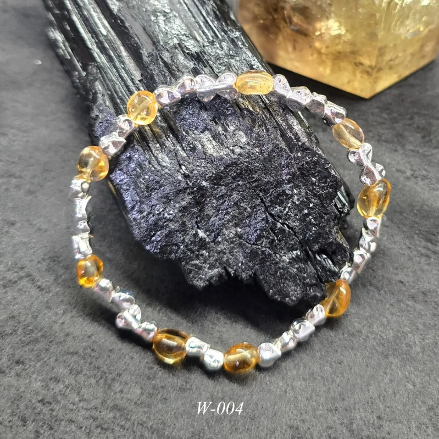 Citrine

Fits 15-16cm wrist size, custom resizing available.

Minimal stones. Quietly worn.

#wearabledepth #handmadebracelet #minimaljewelry #crystalbracelet #naturalstonebracelet