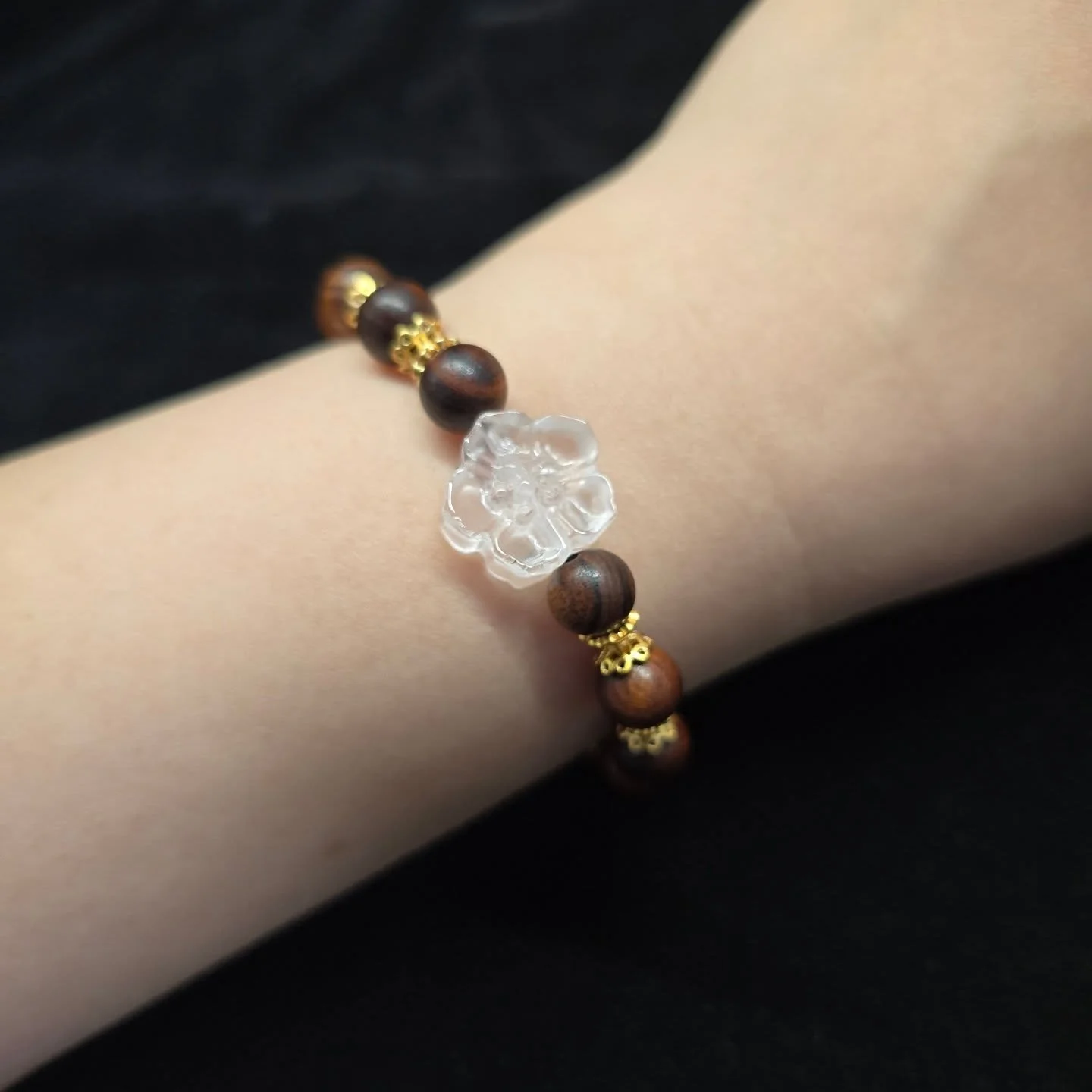 The Wood Collection. Available now.
--
A grounding moment with sandalwood and agarwood.
Warm woods, natural textures, and a slower pace.
--
#wearabledepth #sandalwood #agarwood #minimaljewelry #braceletstacks