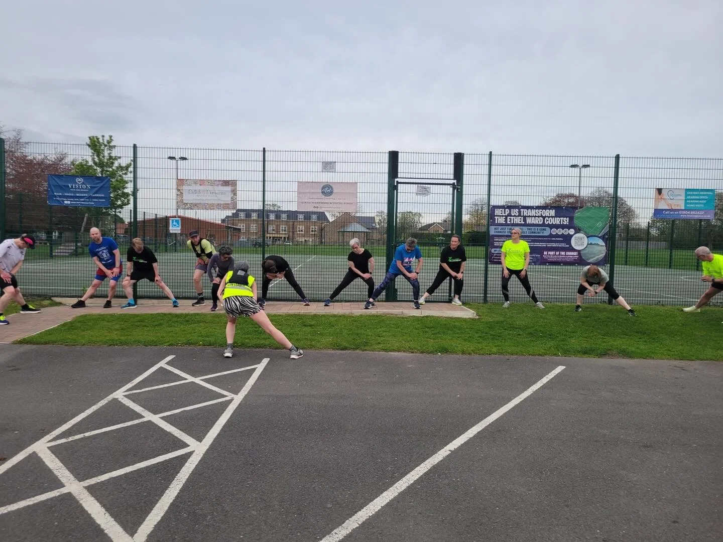 Great Up Level club session tonight! 

Warm ups, dynamic stretches, breathing techniques, descending fartlek at tempo effort, cool down and static stretching. 💪

Amazing to bring the usual crew together with those on our Step up to 10k programme. He
