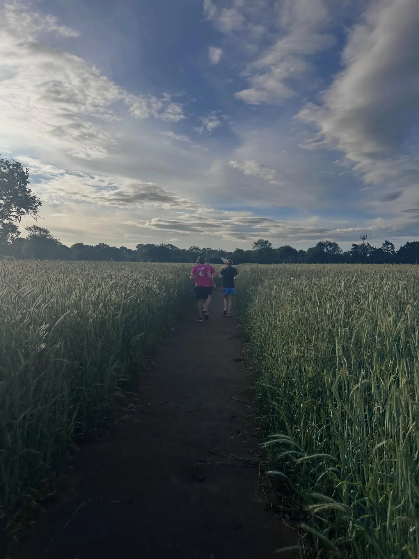 Beautiful morning for some interval work! We even saw the Race to the Sun runners on landing lane looking strong! 👏

Next club run is UpLevel Thursday 630pm sign up as usual or Friday Feels 615am. 

Have you booked on our Parvin Quiz night fundraise