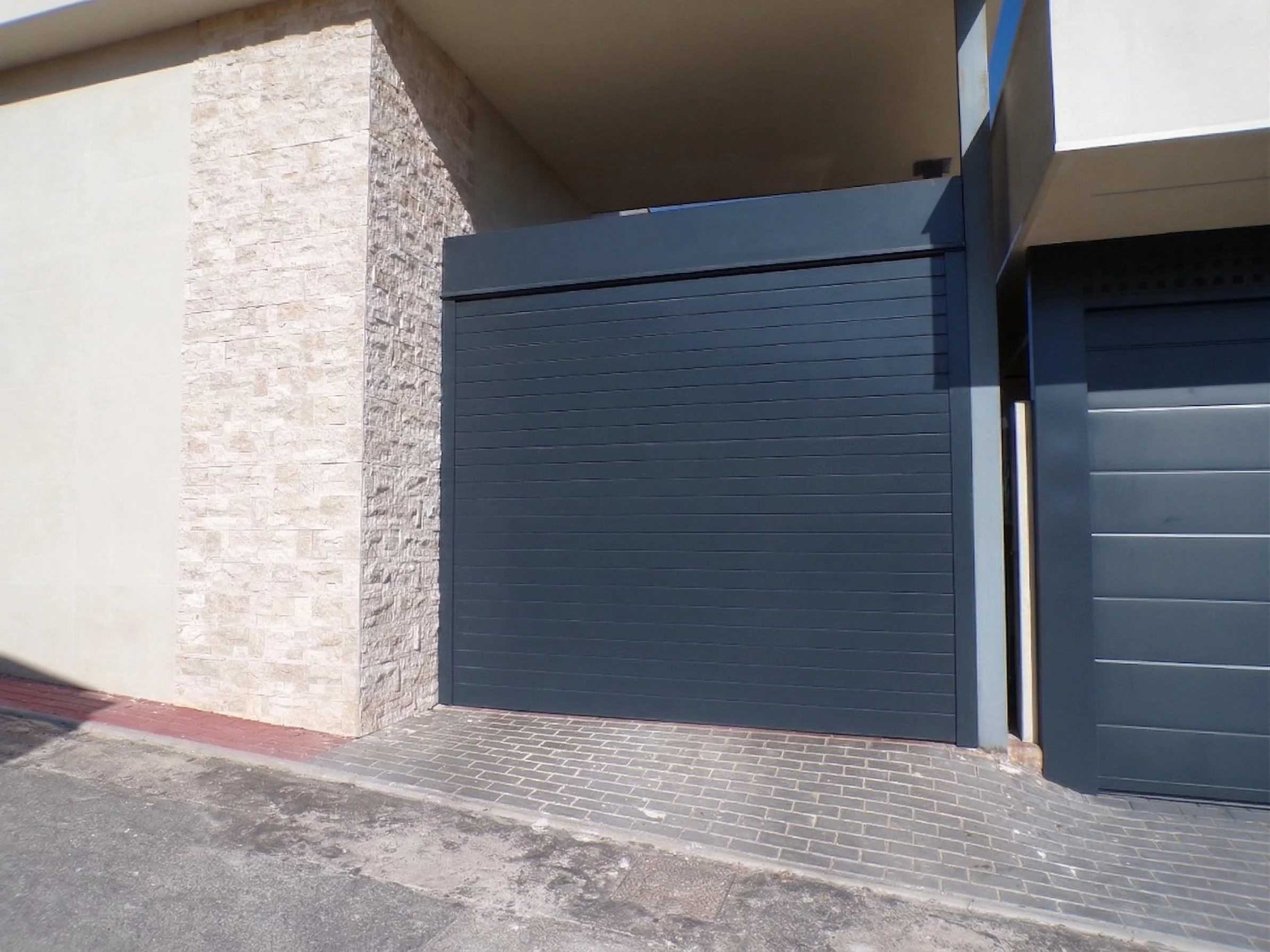 Puerta automatica terraza.jpg