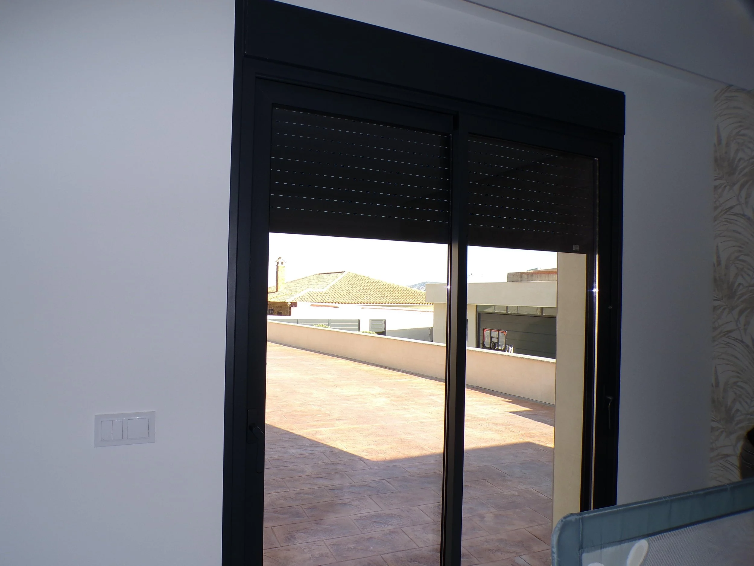 Balconera en habitación.jpg