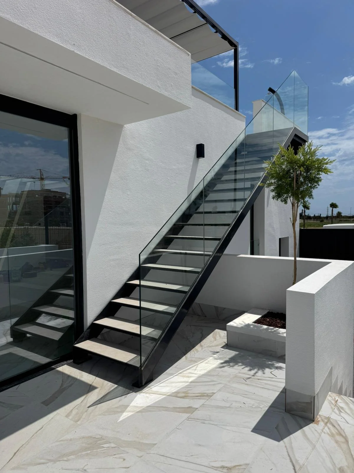 Barandilla y escalera