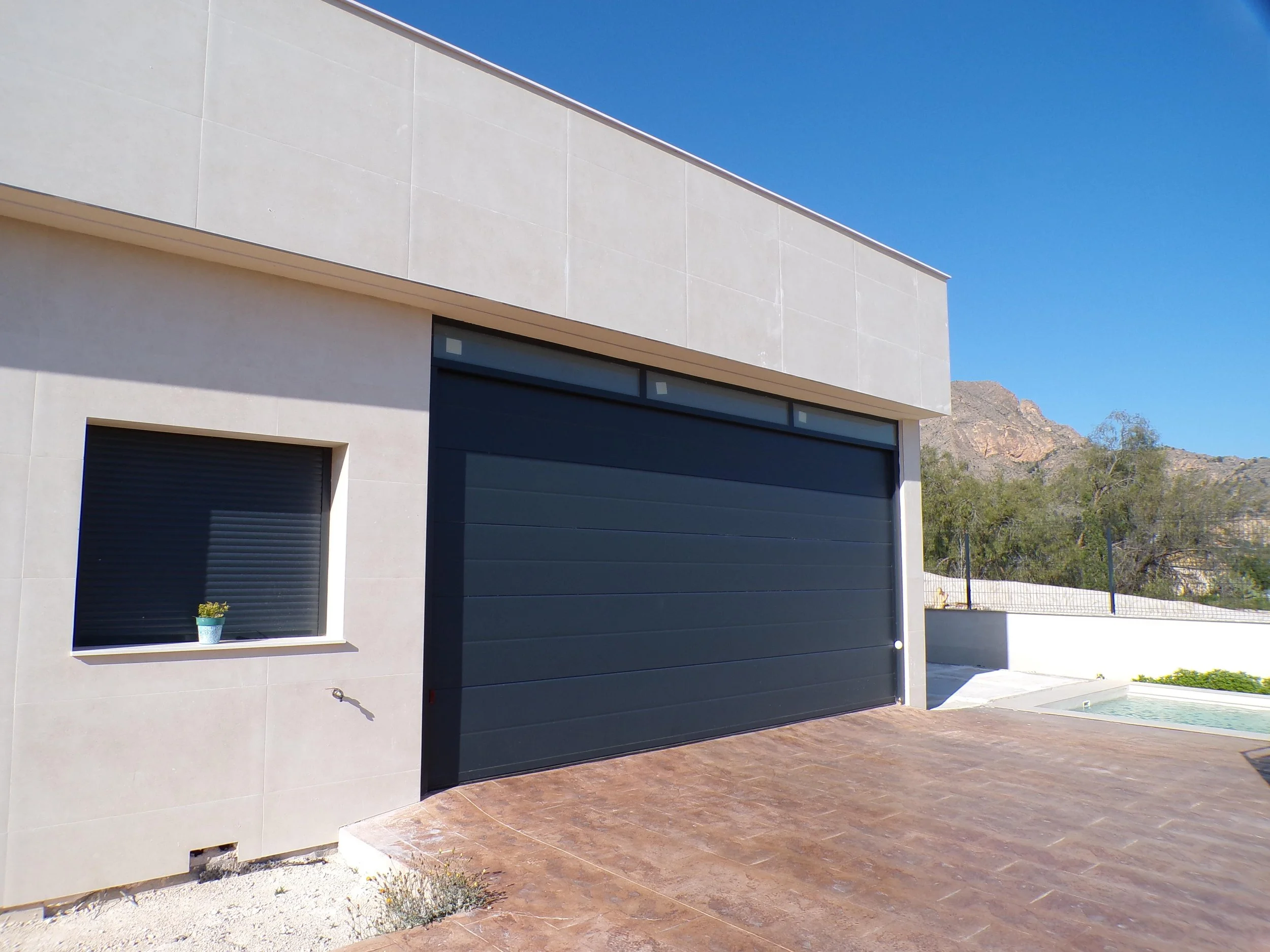 Puerta seccional de cochera.jpg