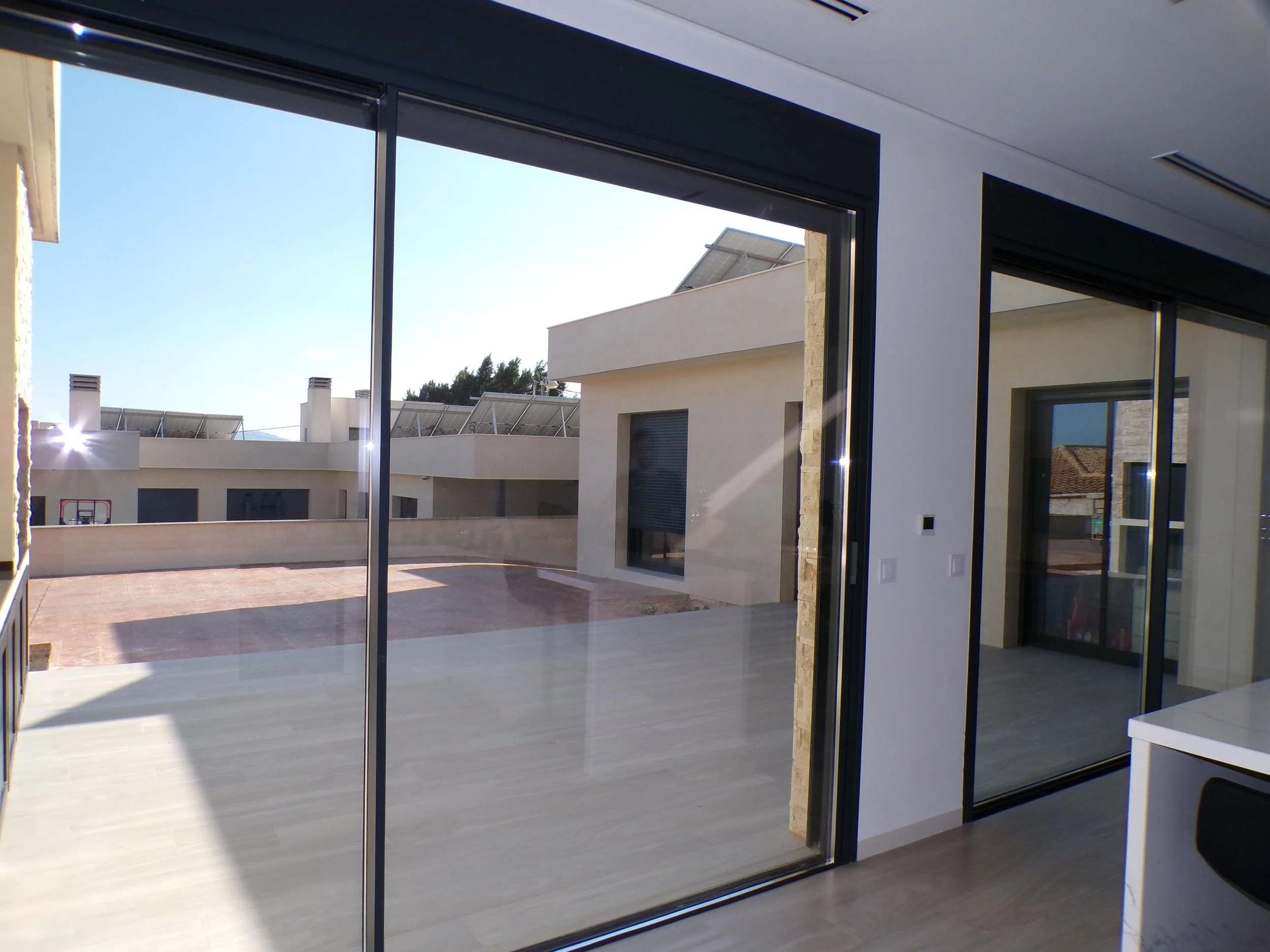 Balconera en salón.jpg